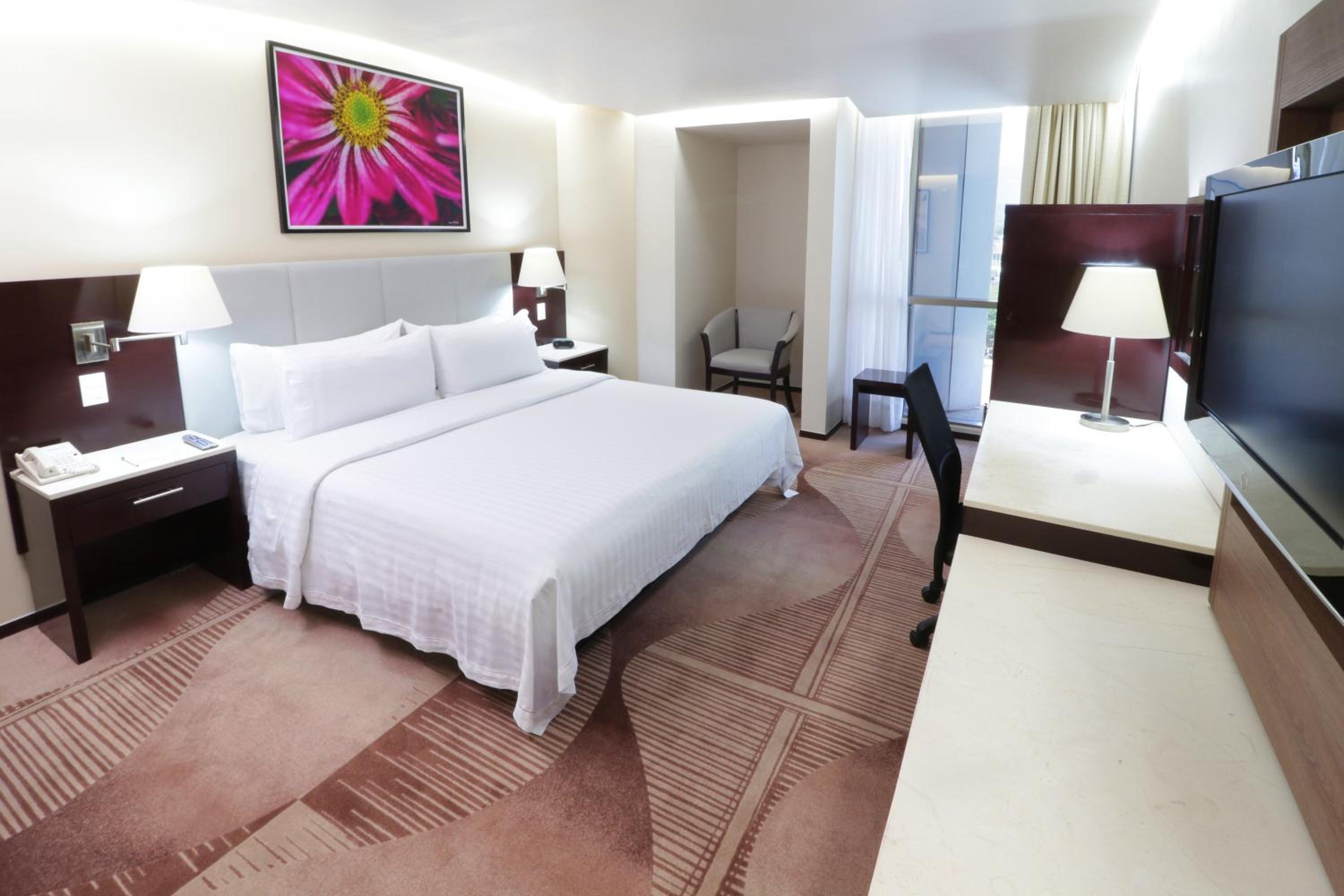 Standard King Room - Photo 3