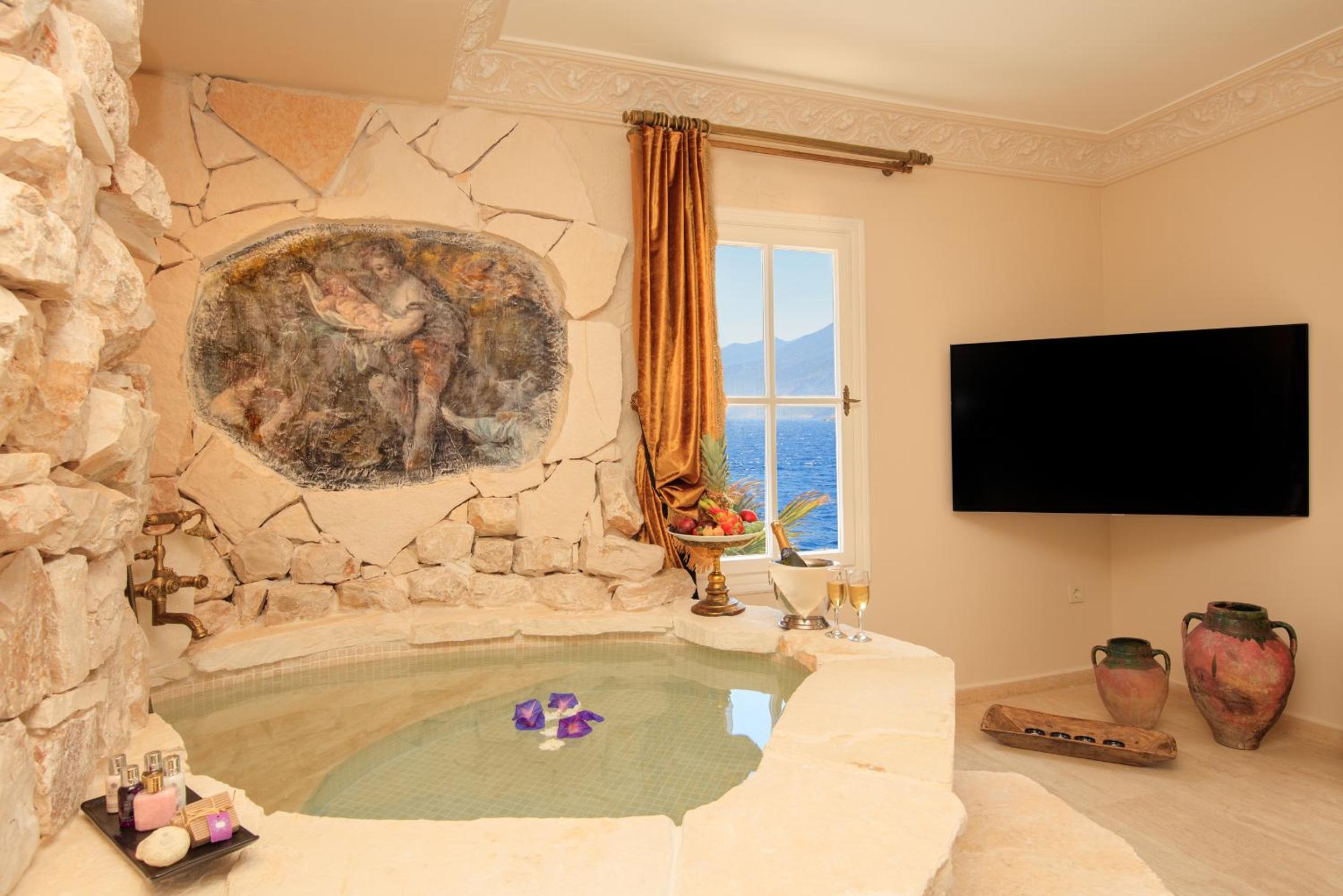 Deluxe Suite - Photo 2