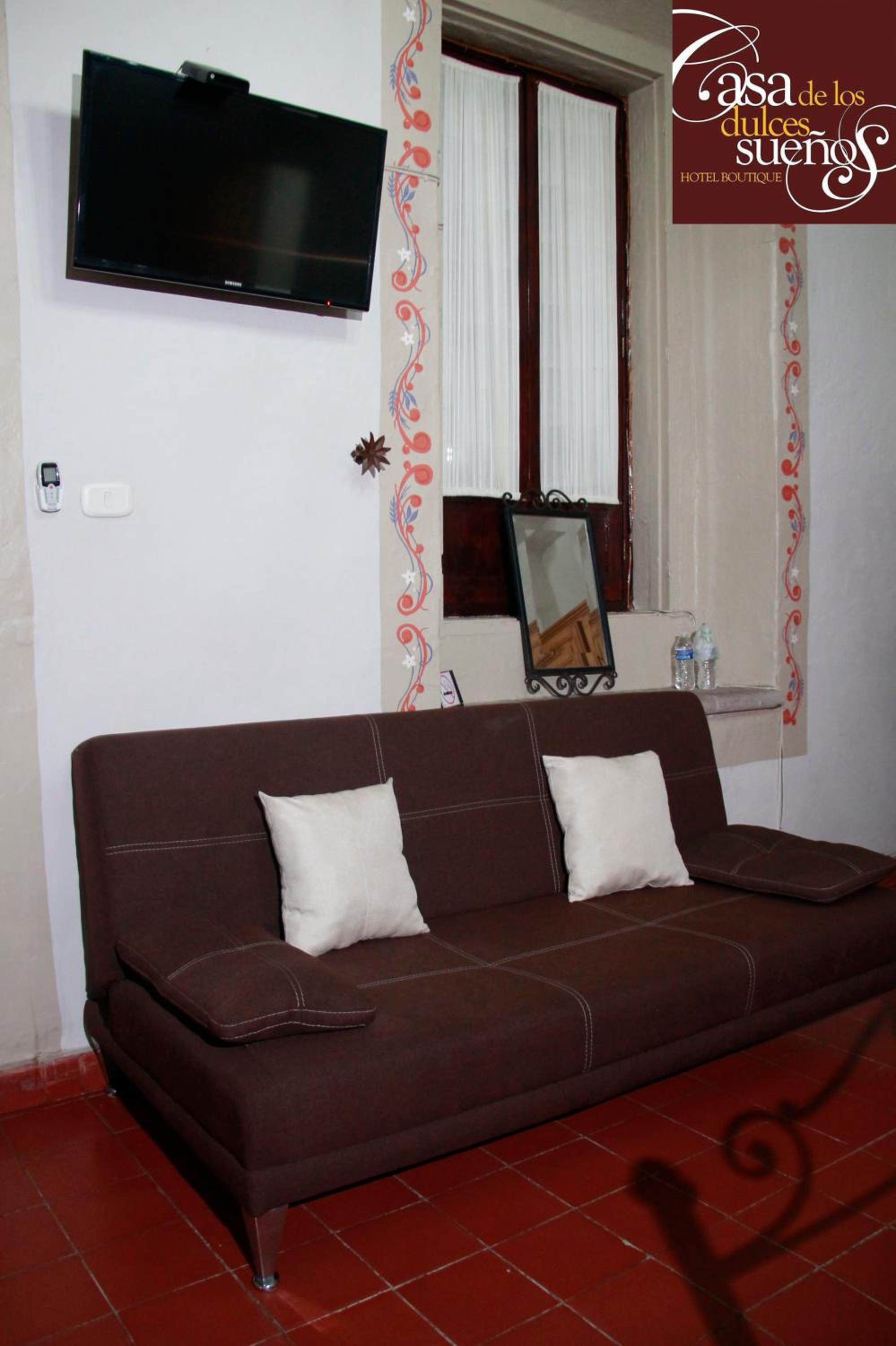 Twin Room - Photo 8