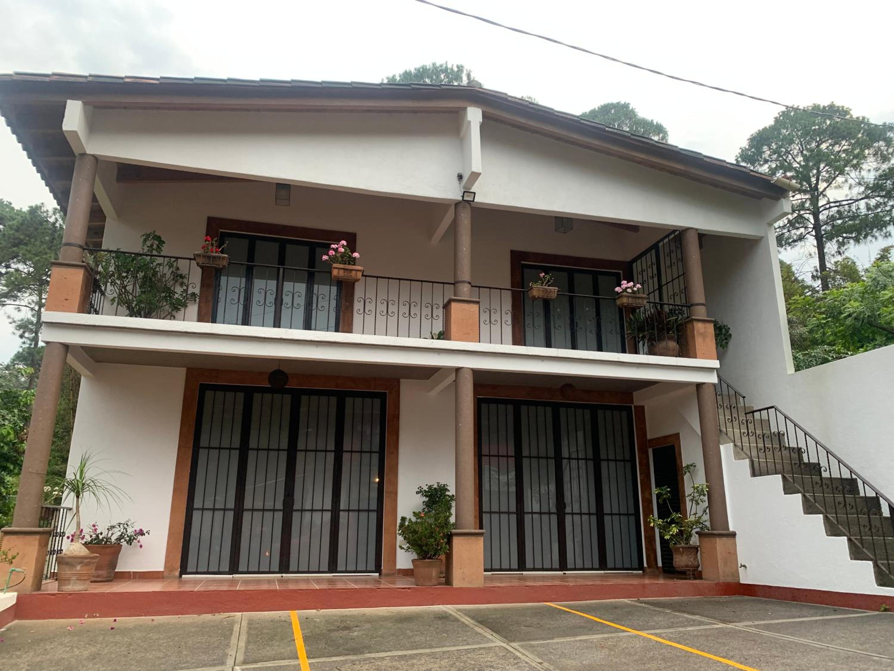 Apartment with Mountain View - Photo 5