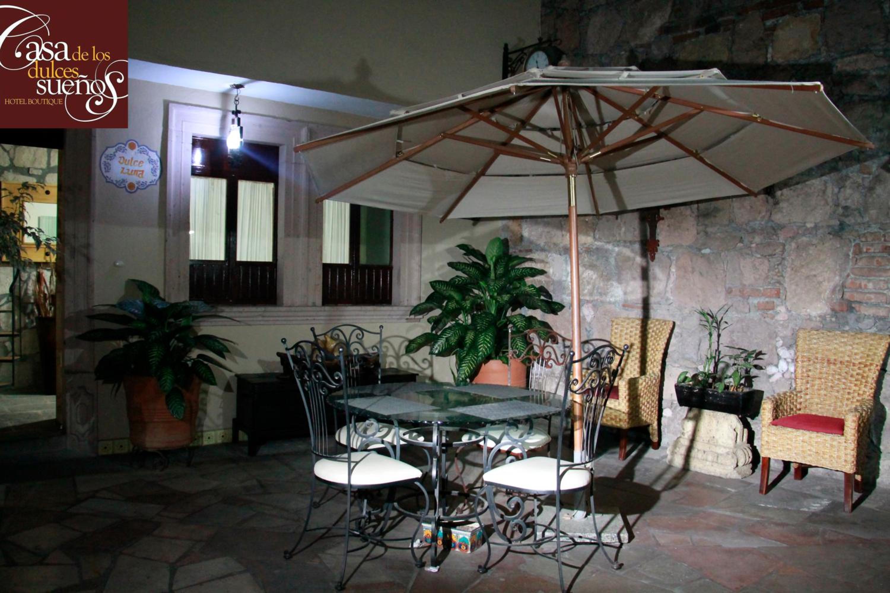 Twin Room - Photo 12