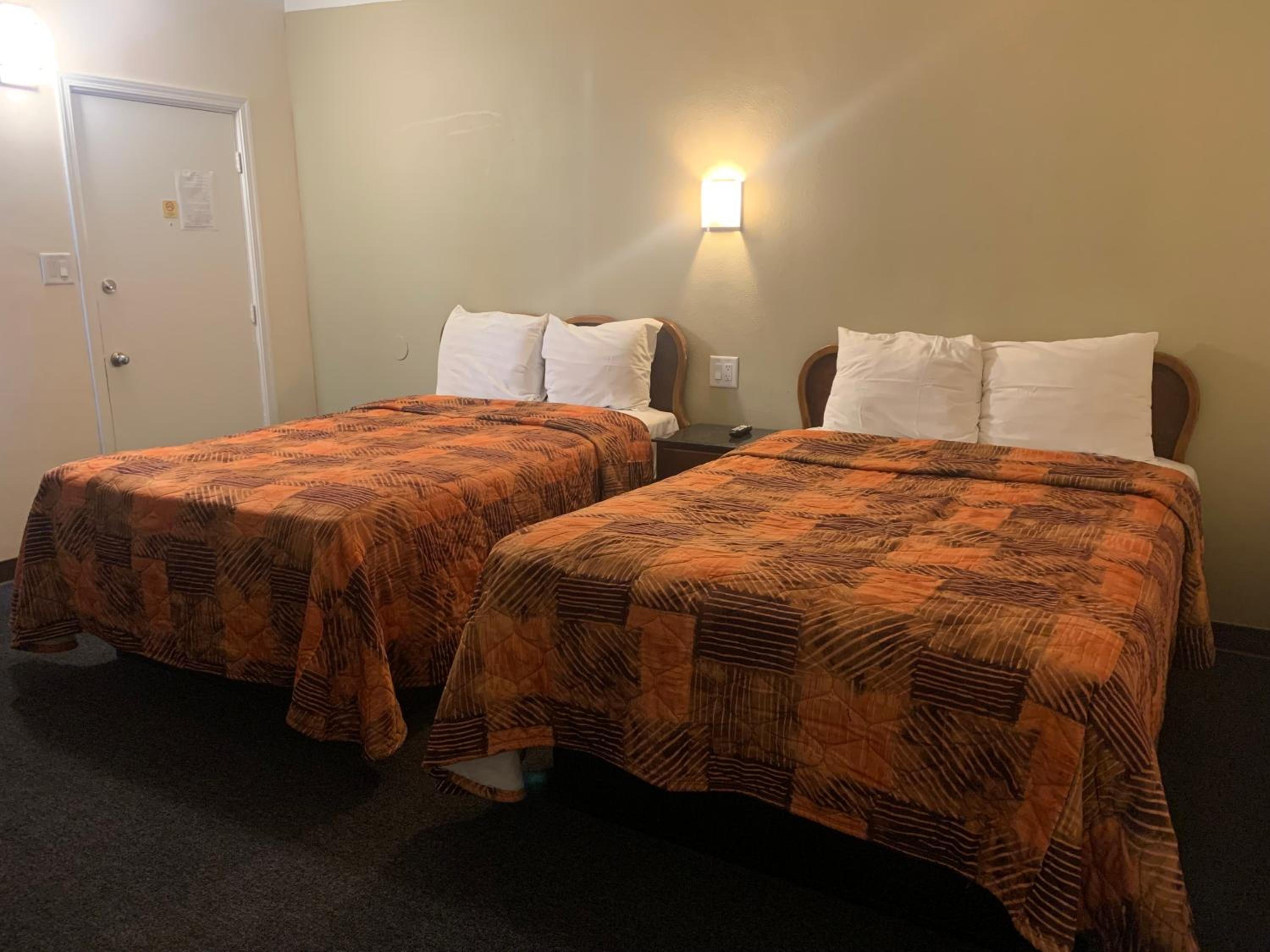 Double Room with Two Double Beds photo 2