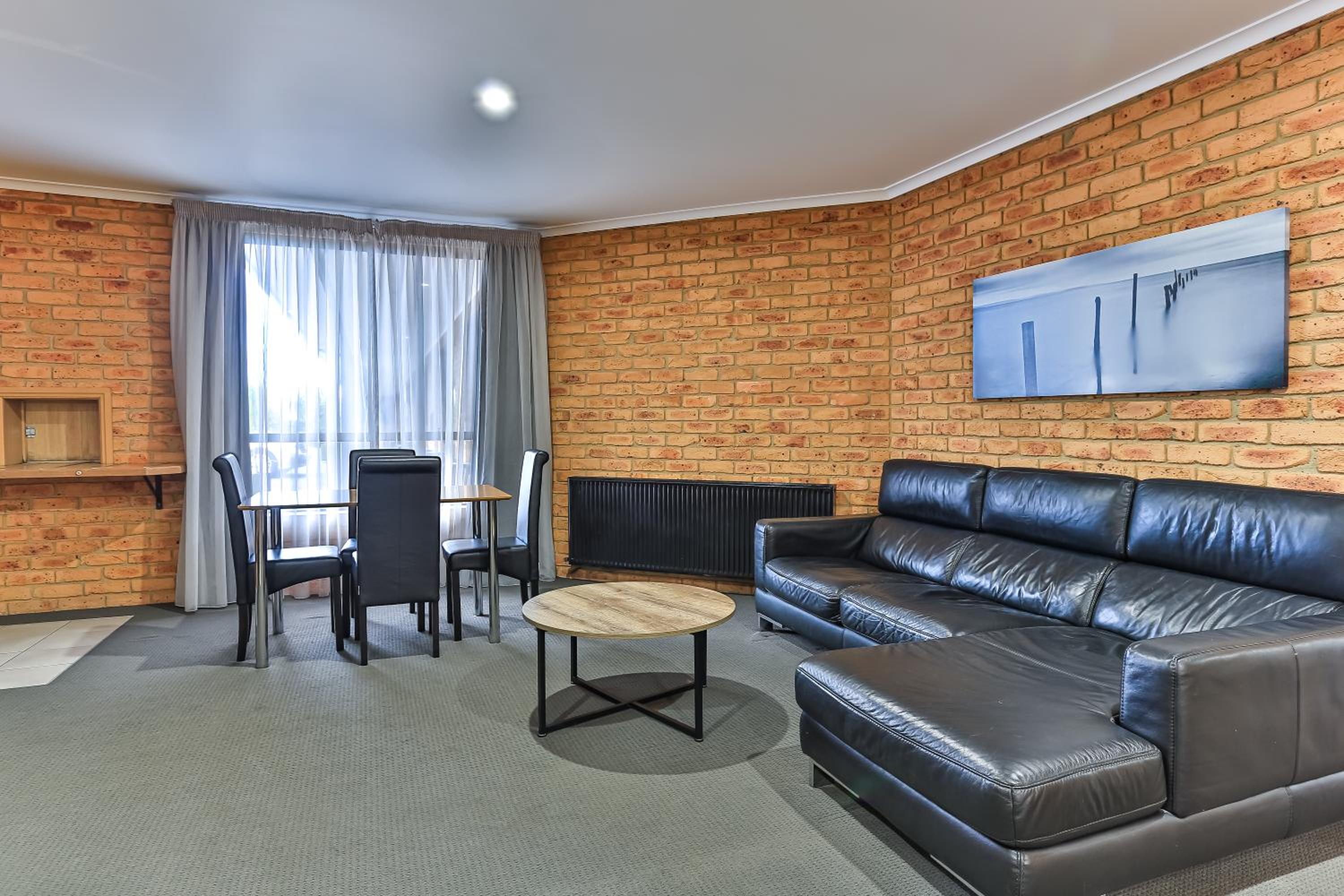 Two-Bedroom Apartment - Photo 7
