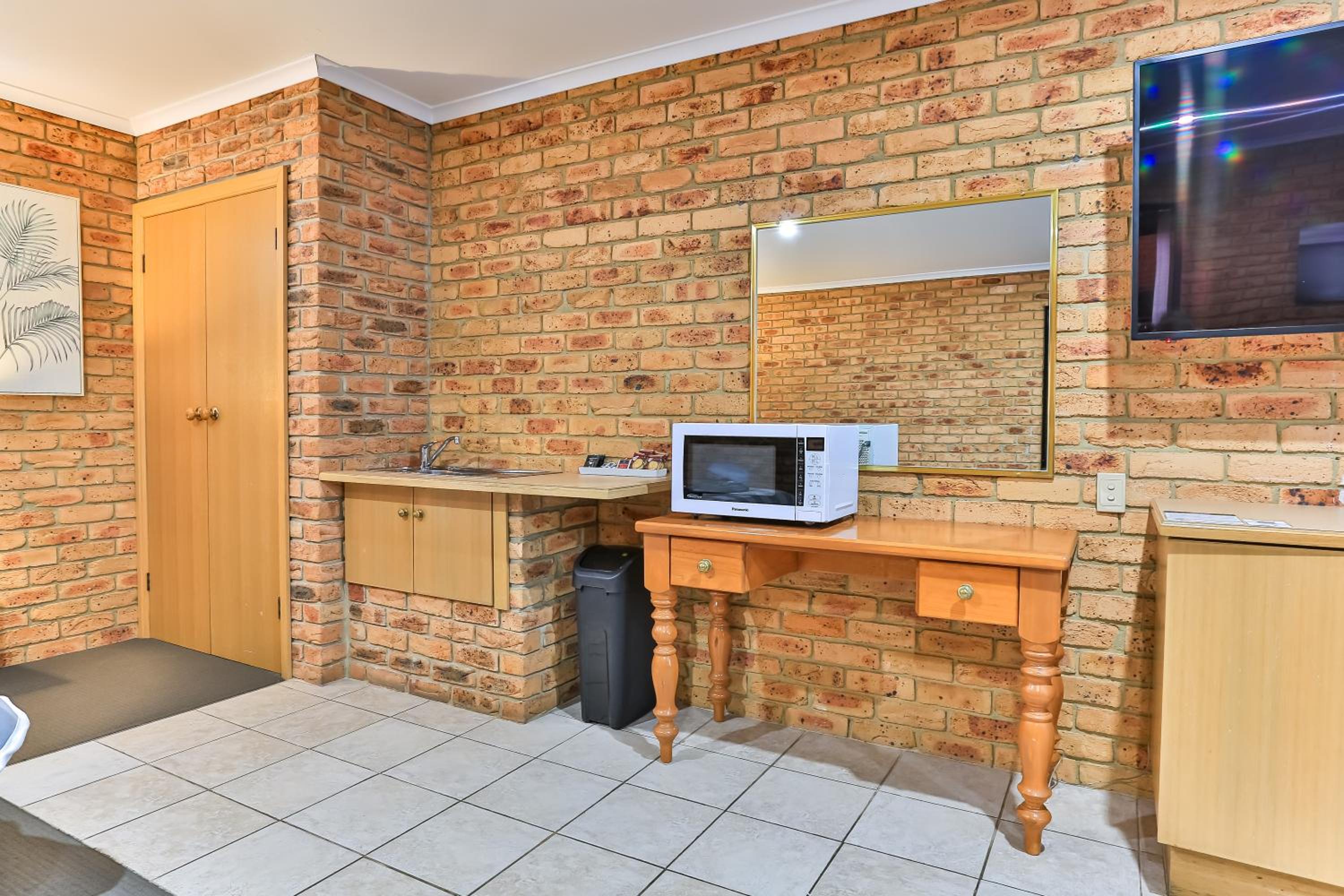 Two-Bedroom Apartment - Photo 5