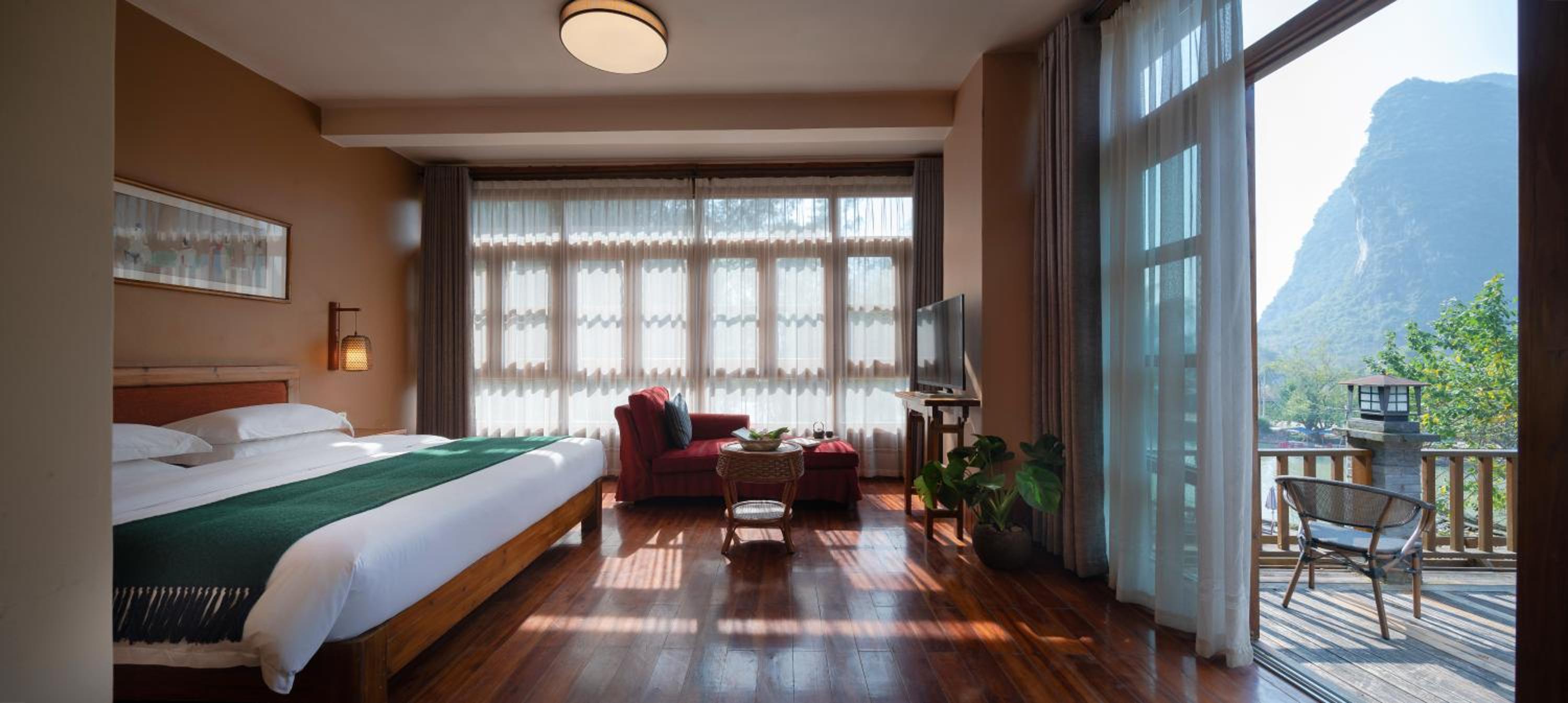 Deluxe Queen Room
