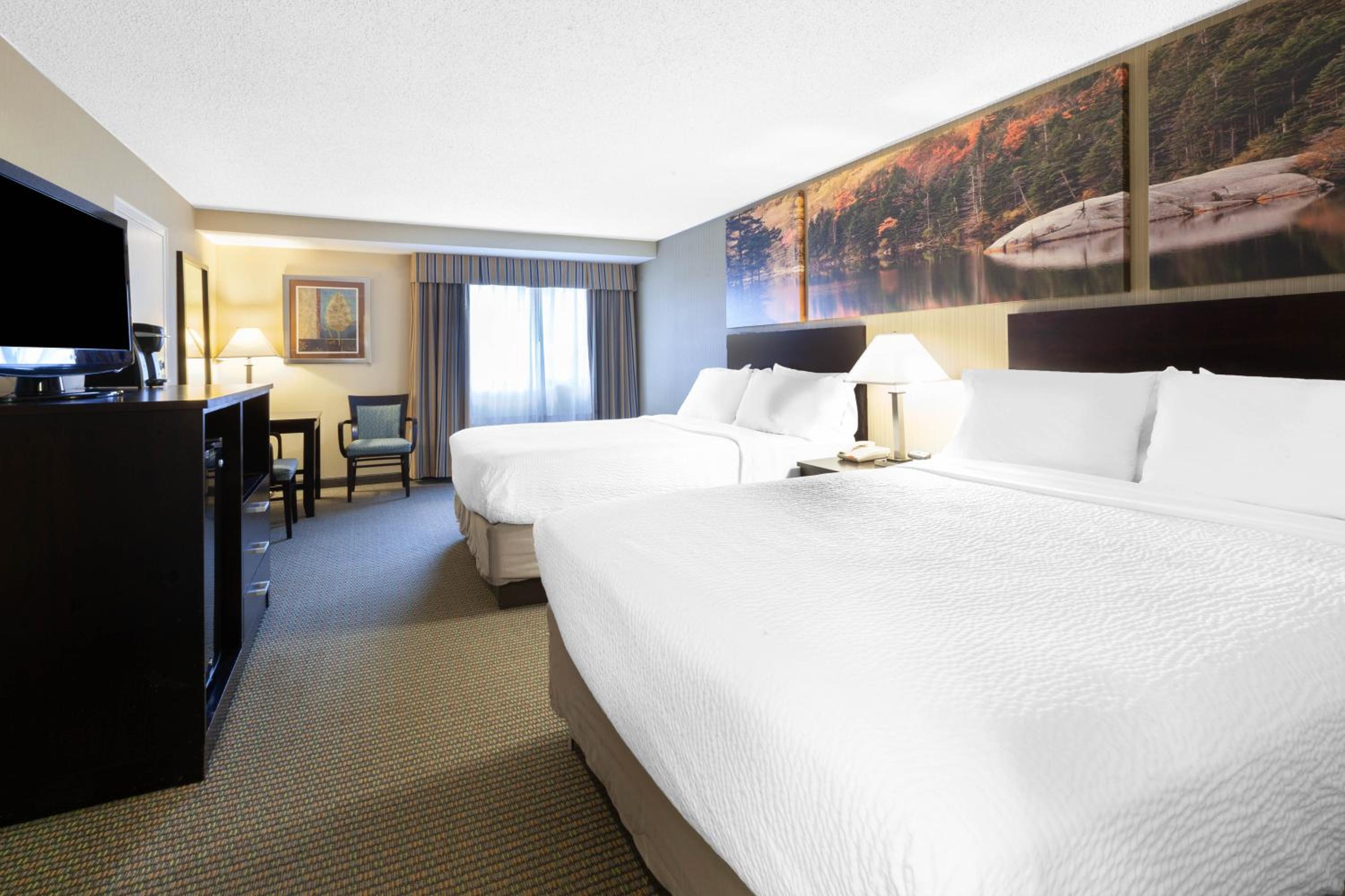 Queen Room with Two Queen Beds - Non-Smoking - Photo 1
