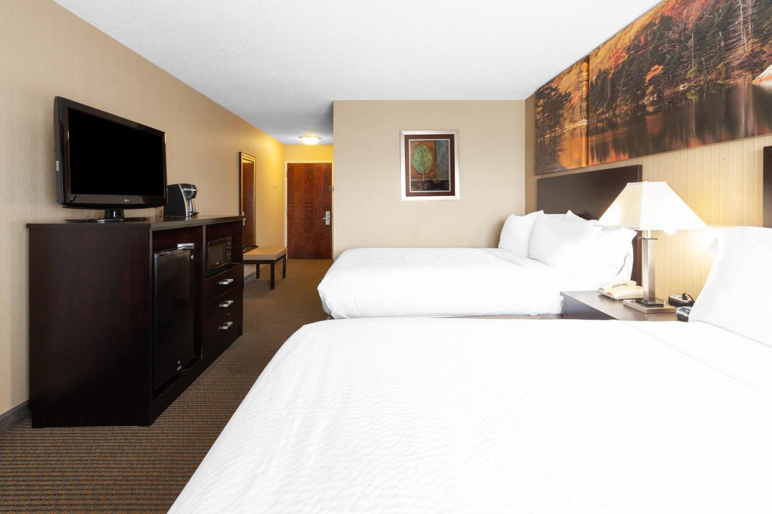 Queen Room with Two Queen Beds - Mobility Access/Non-Smoking - Photo 1