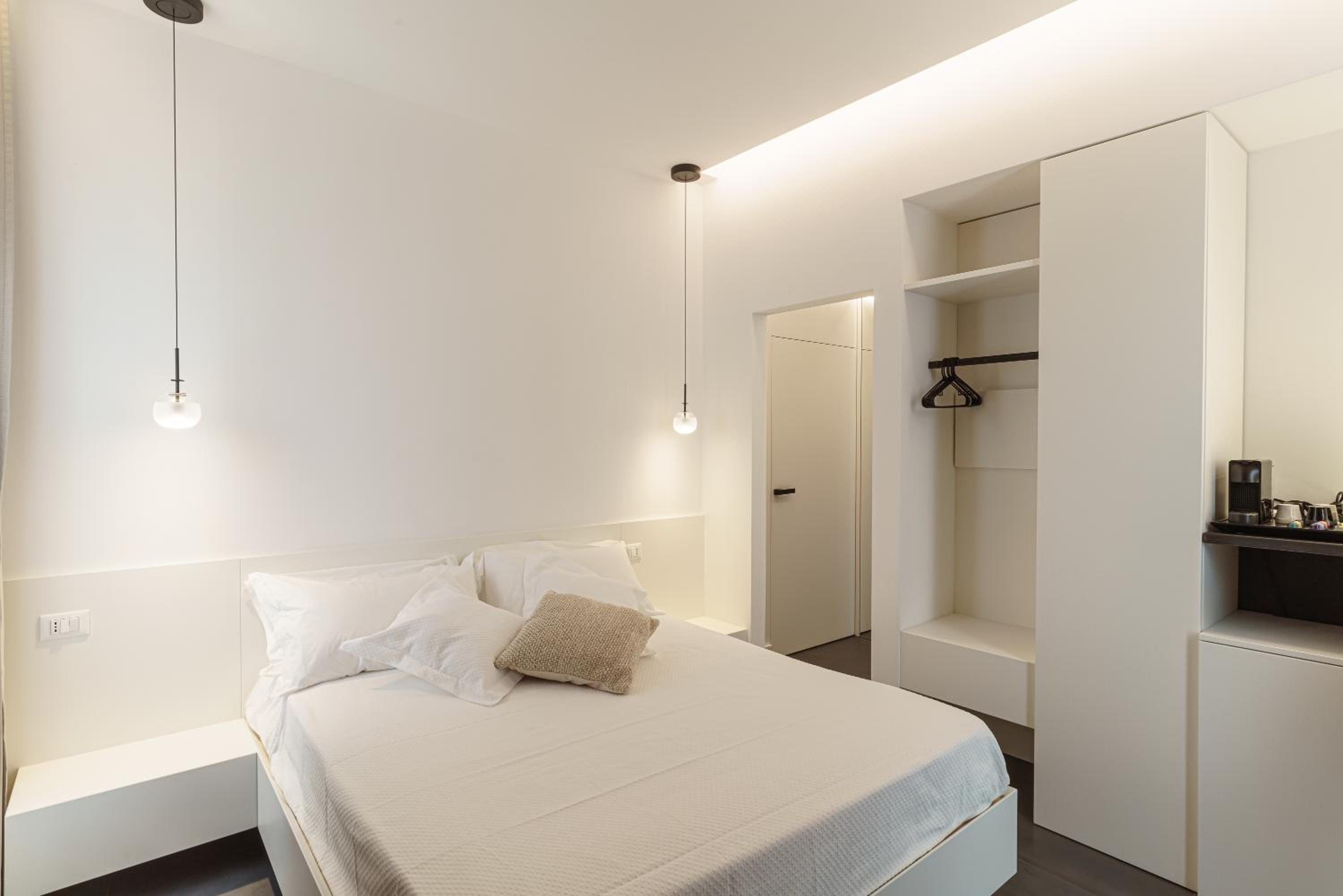 Deluxe Double Room with Balcony photo 1