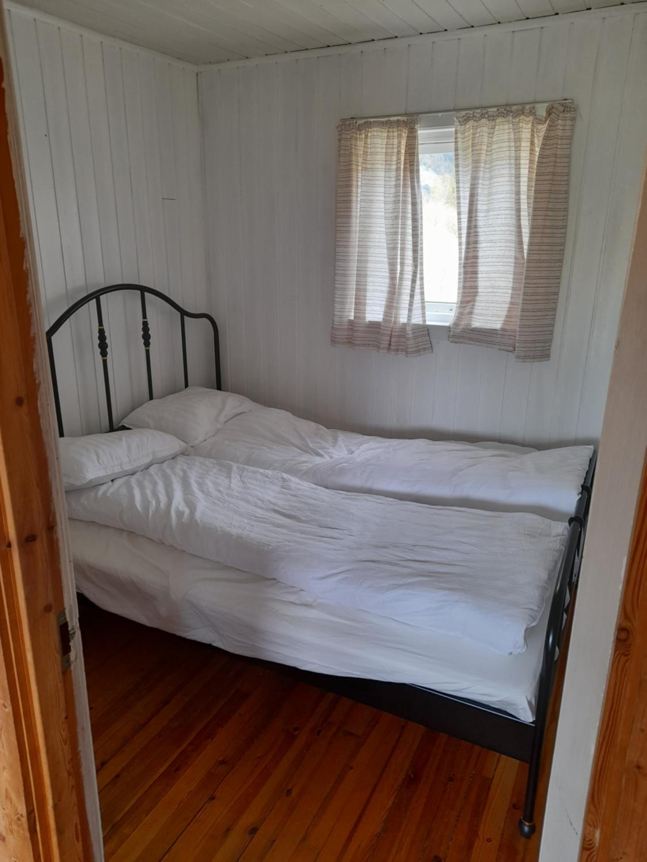 Two-Bedroom Cottage - Photo 8