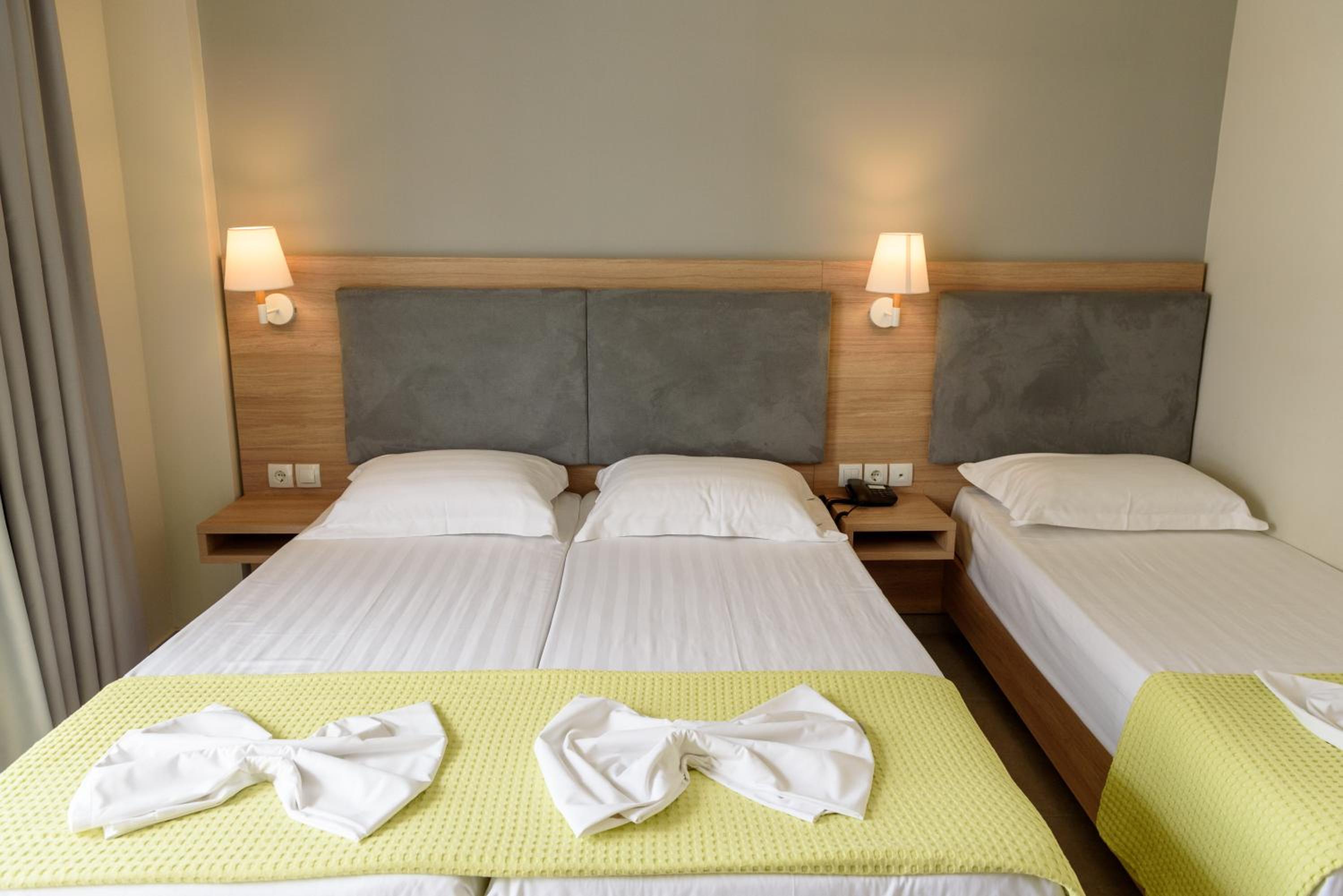 Deluxe Triple Room photo 2