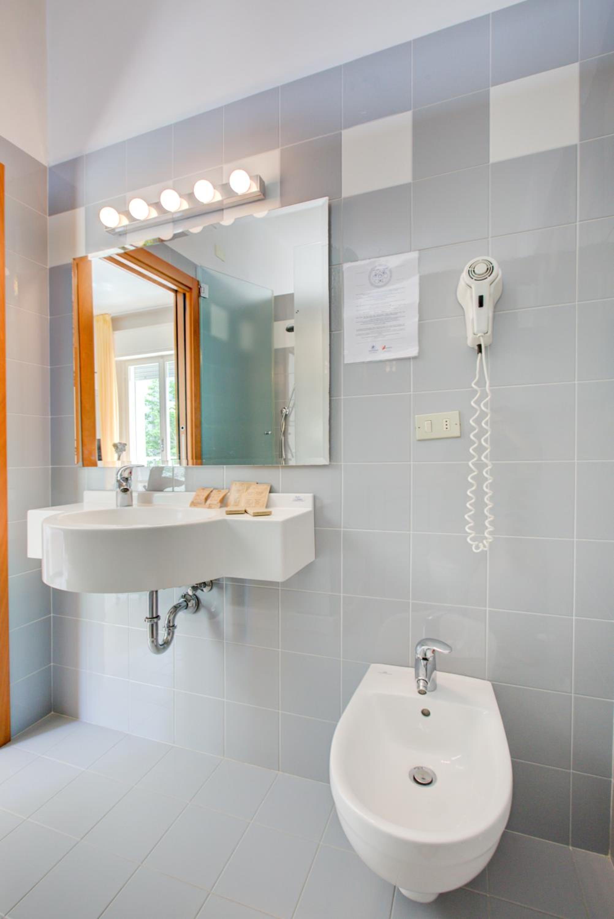 Double Room with Sea View - Photo 11