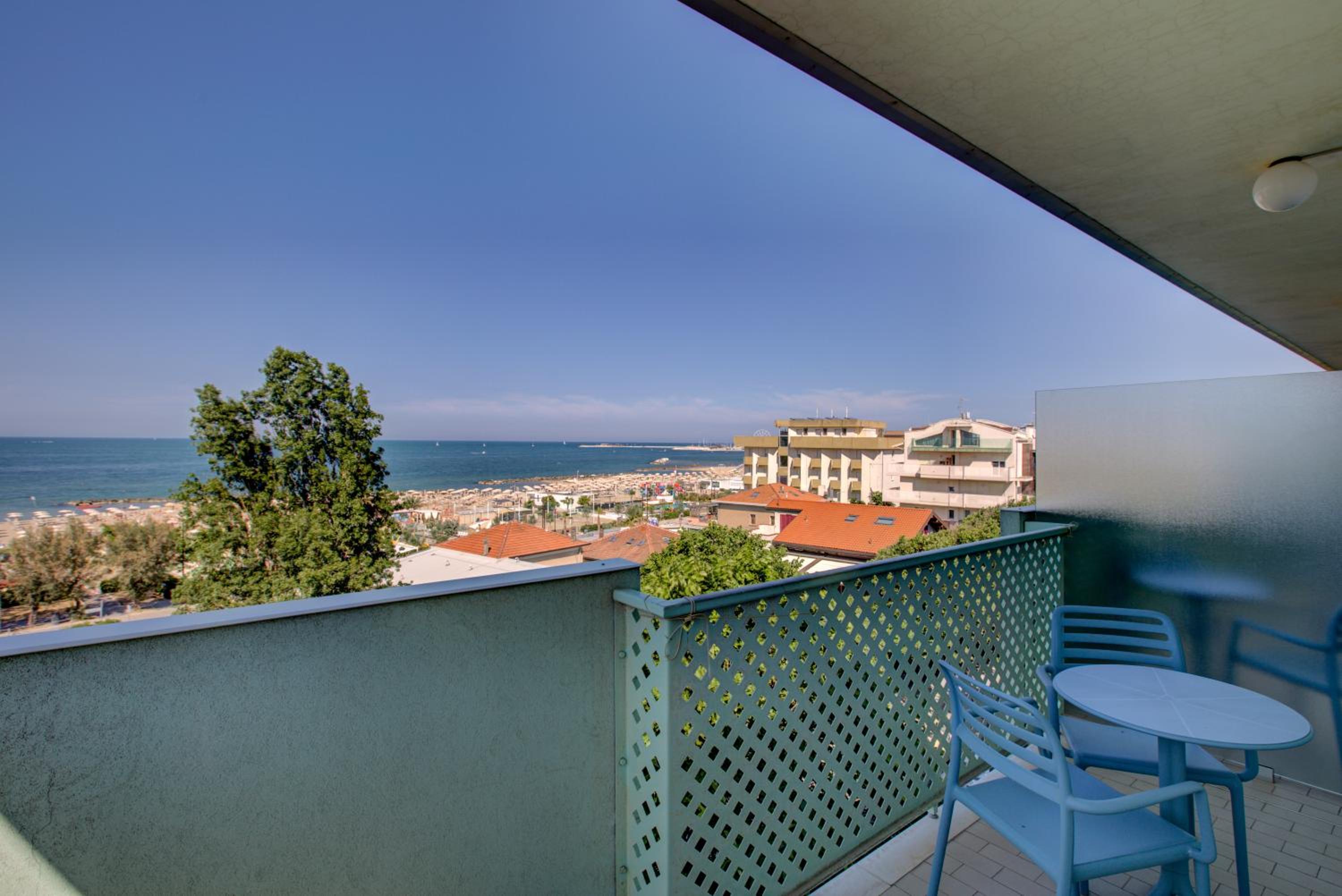 Double Room with Sea View - Photo 4