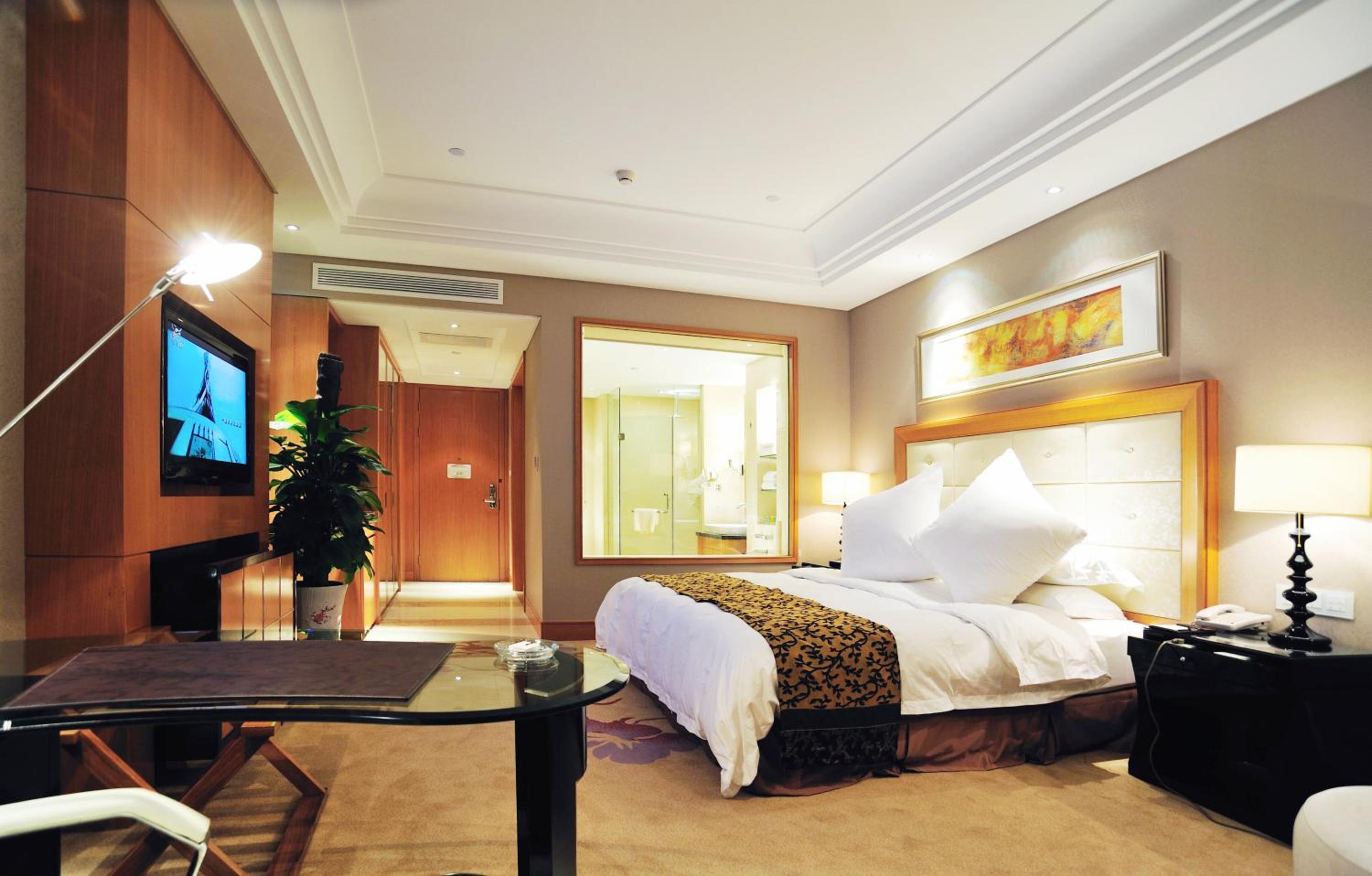 Deluxe King Non-Smoking Room photo 1
