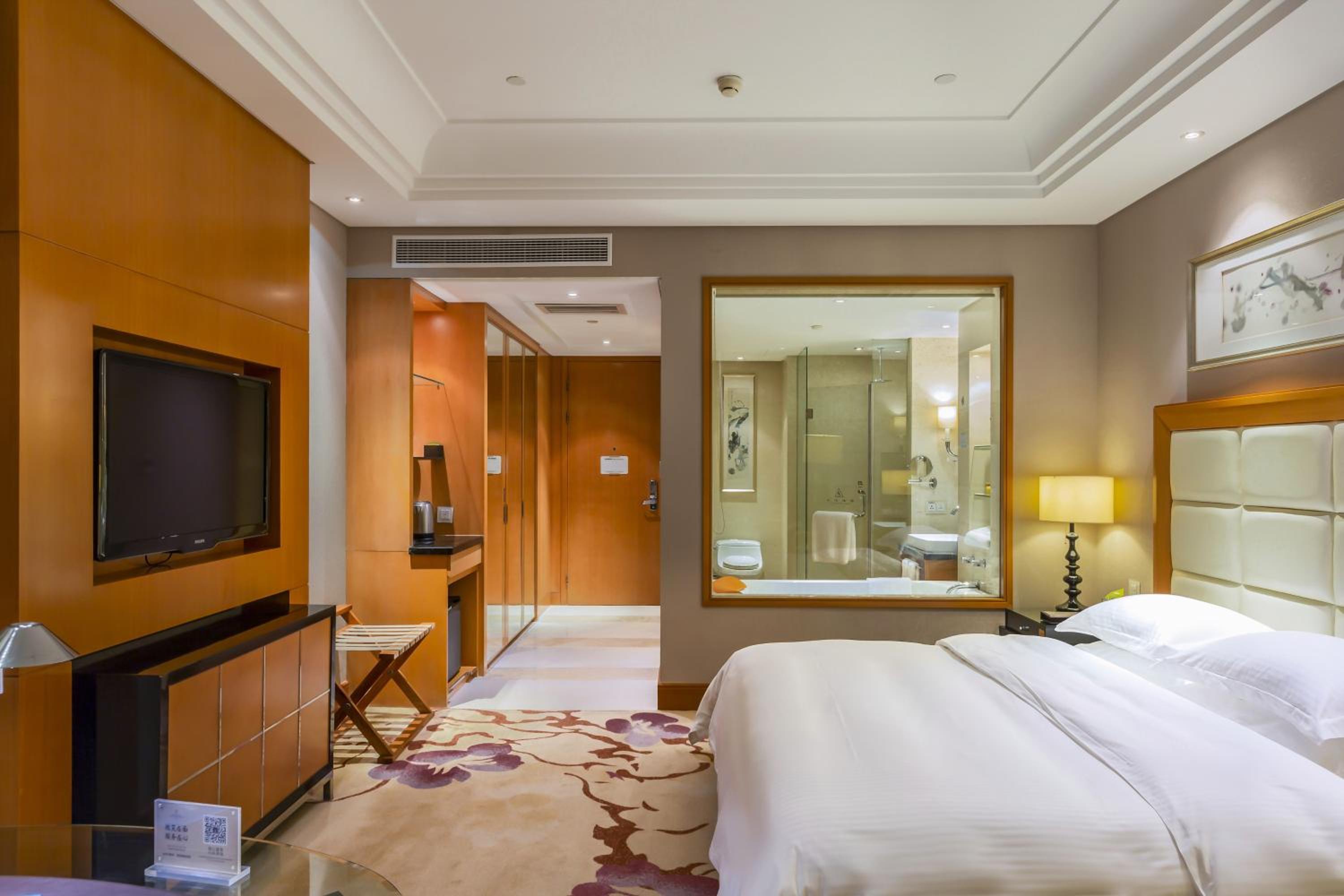 Deluxe King Smoking Room photo 1