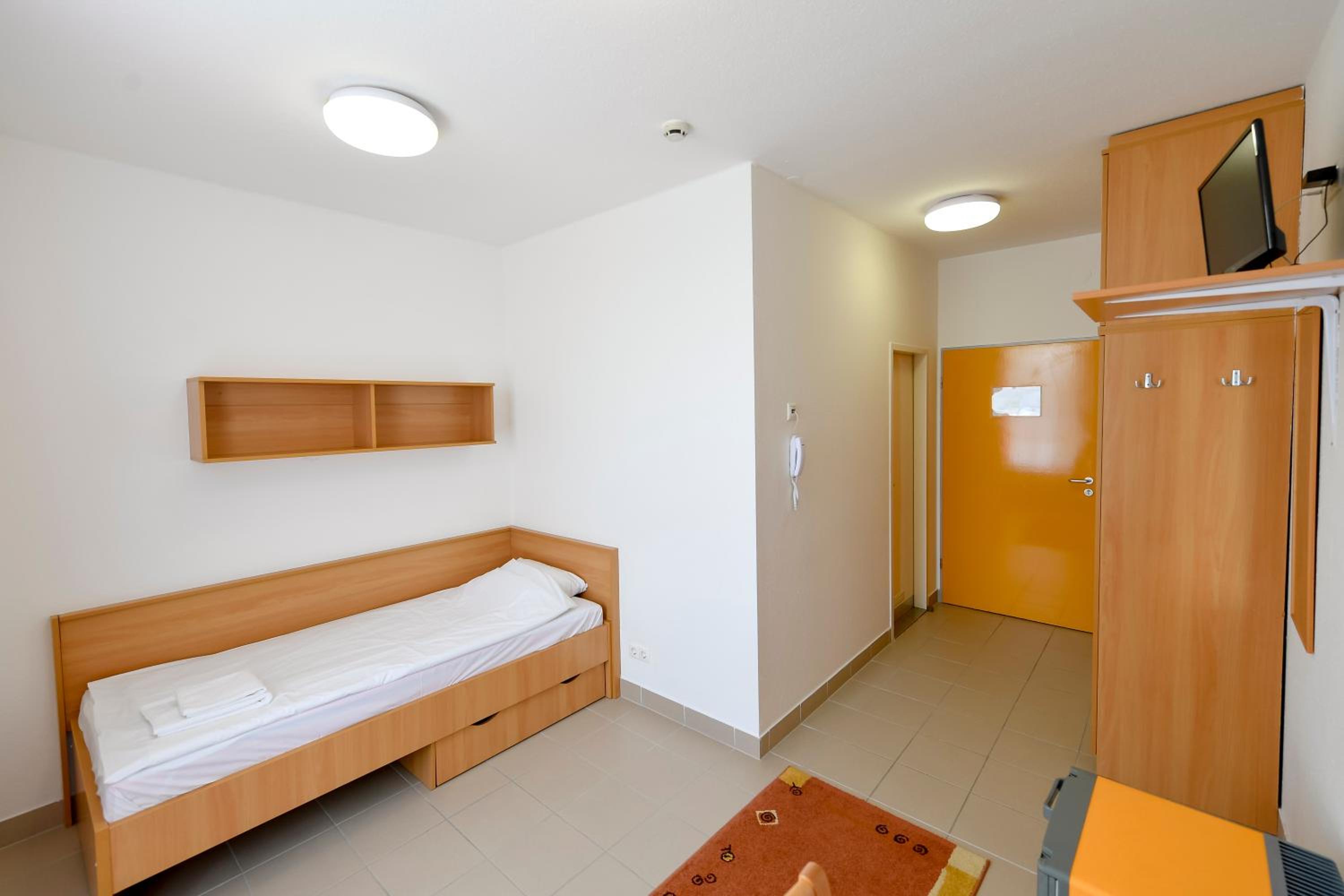 Single Room - Photo 2