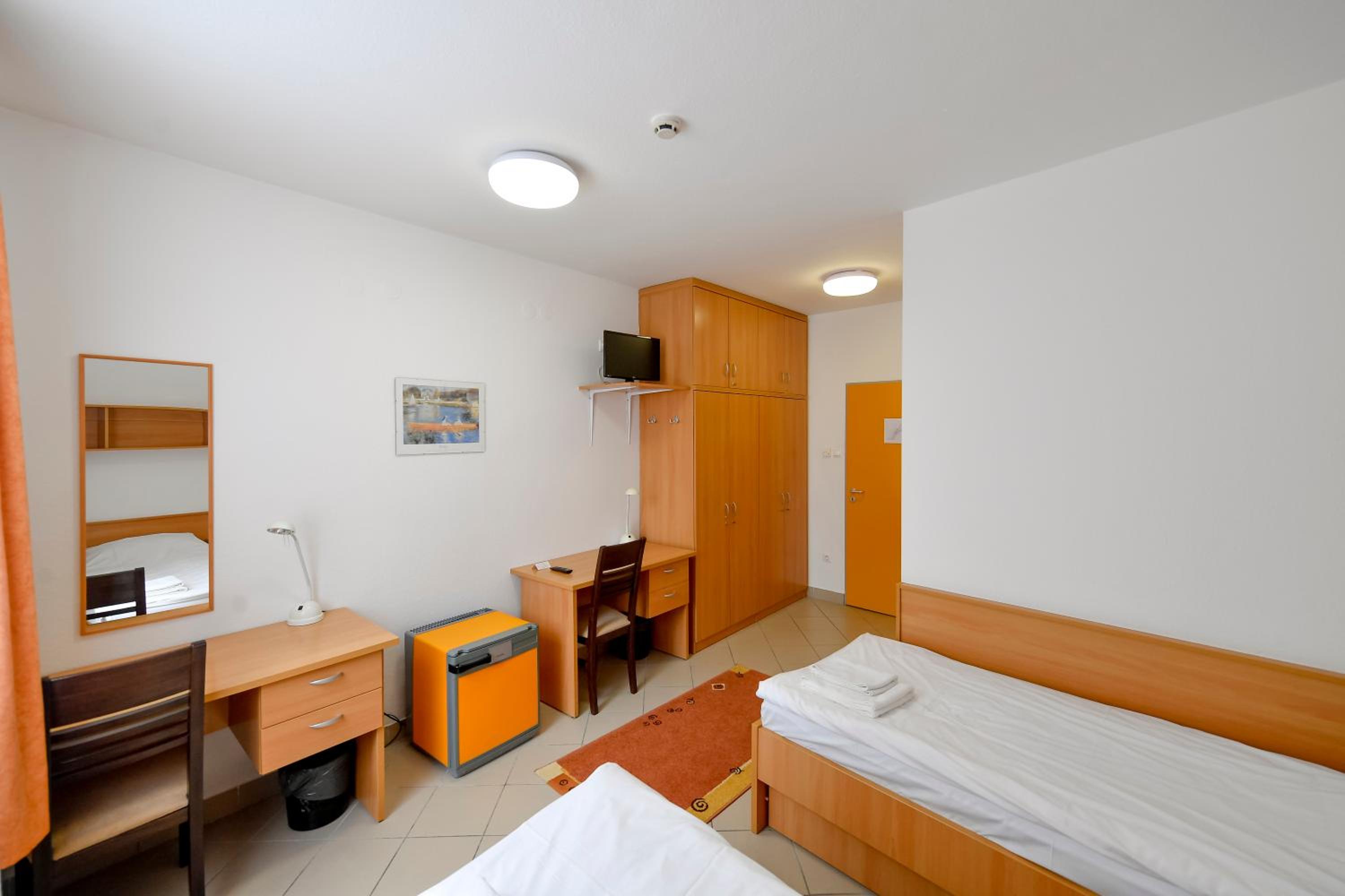 Standard Twin Room photo 2