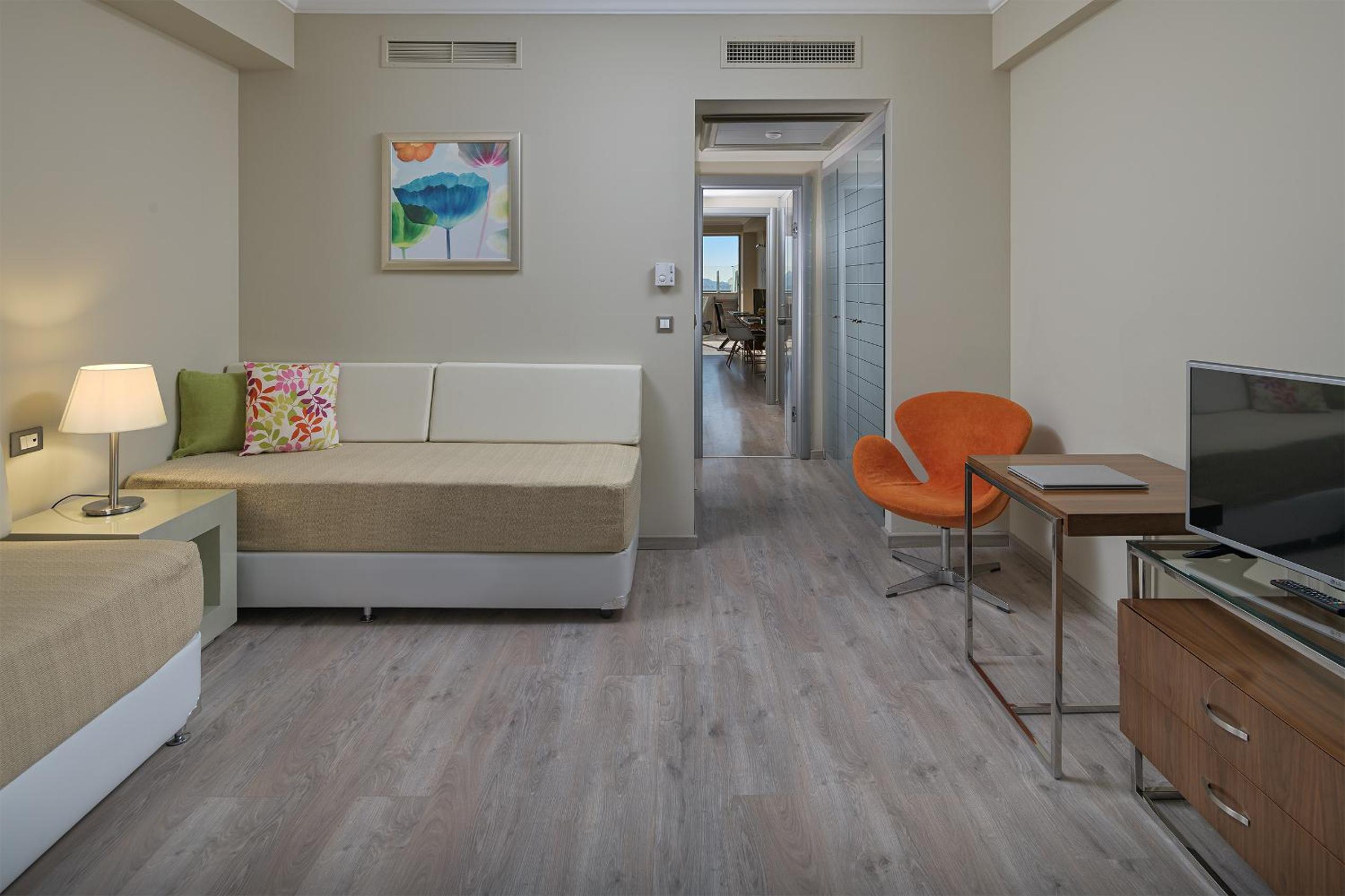 Executive Family Suite with Personal Pool (2-4 People) photo 3
