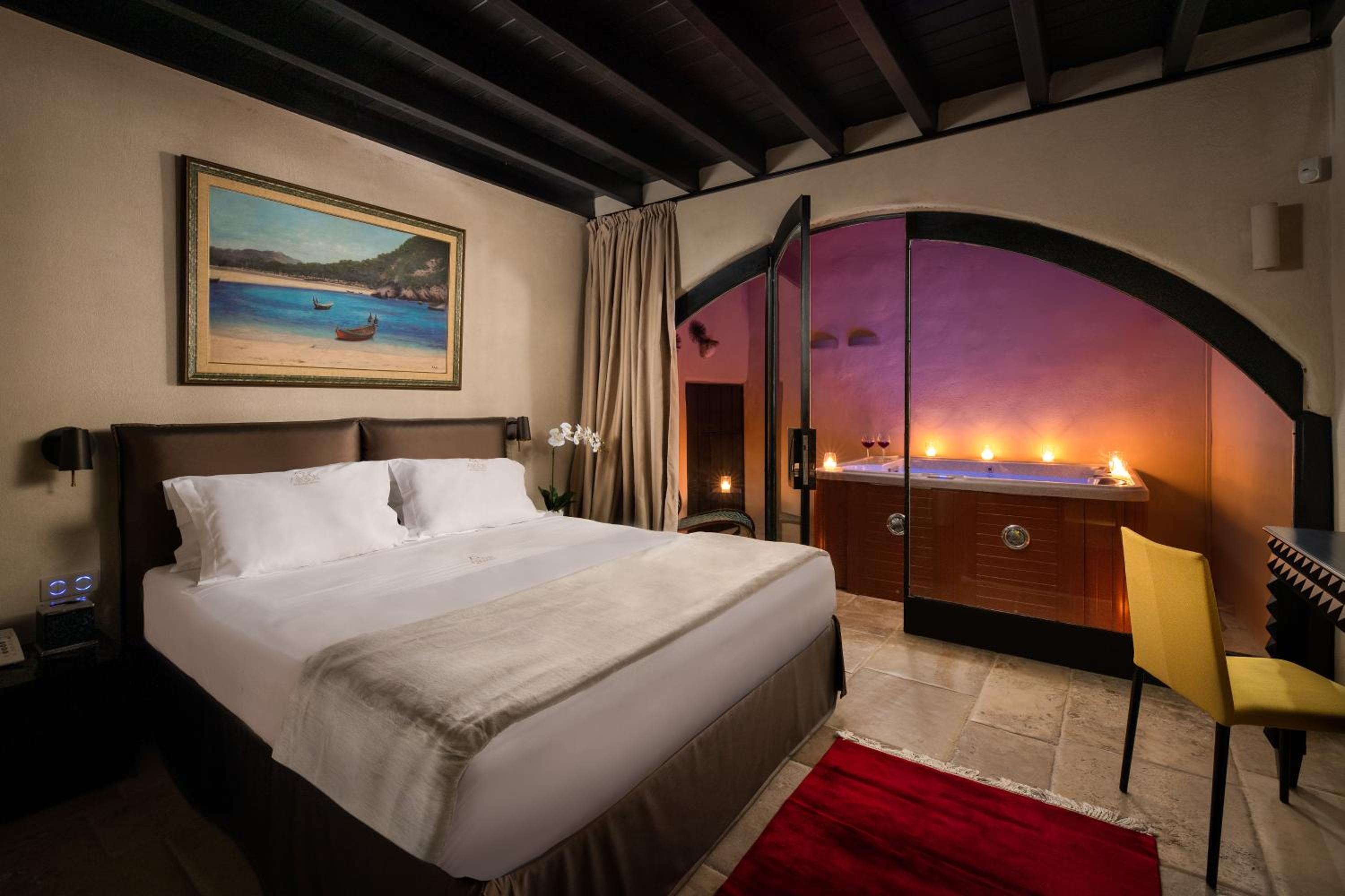 VIP Suite with Hot Tub in Patio - Andromeda