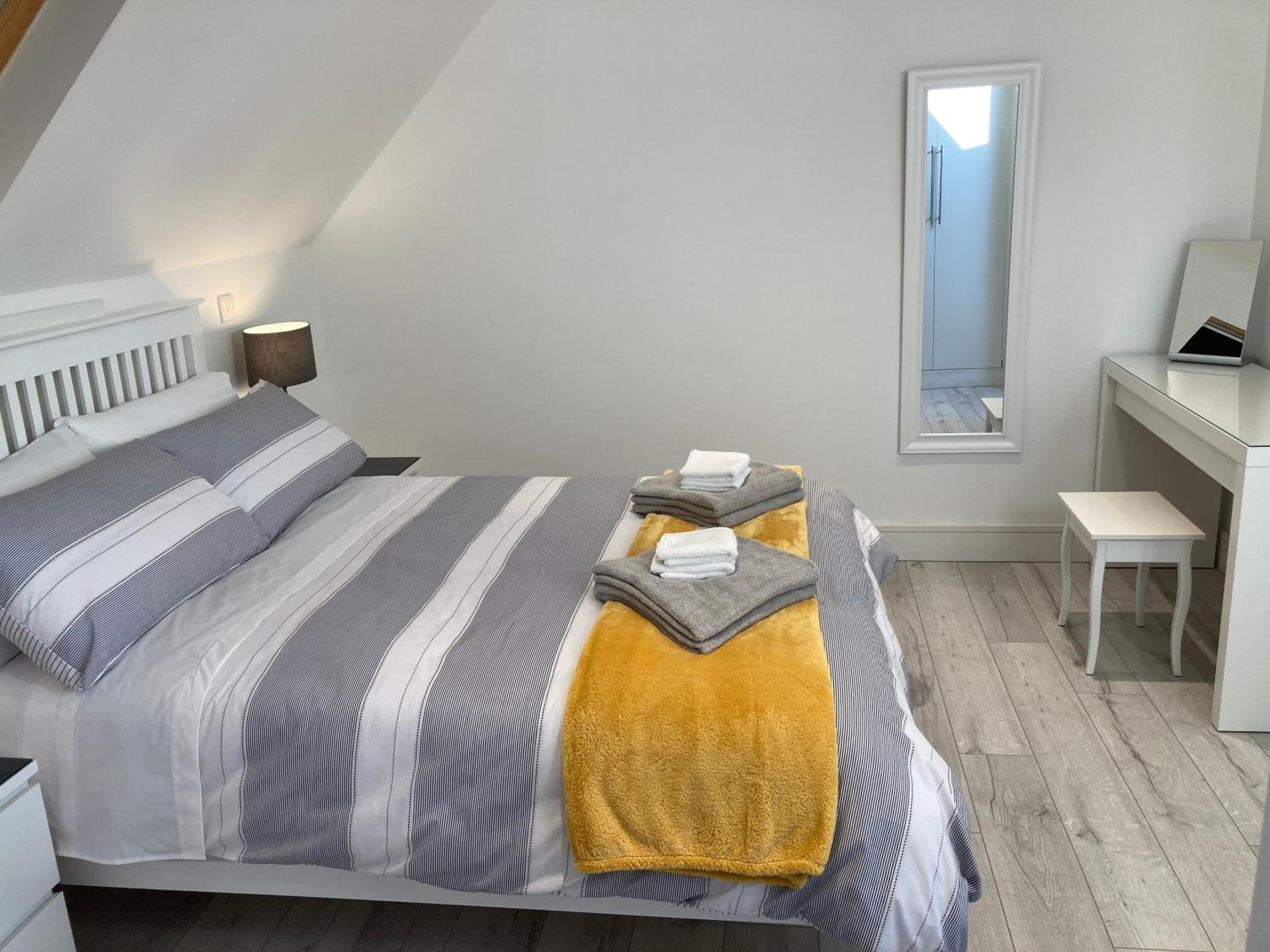 Two-Bedroom Apartment - Photo 19