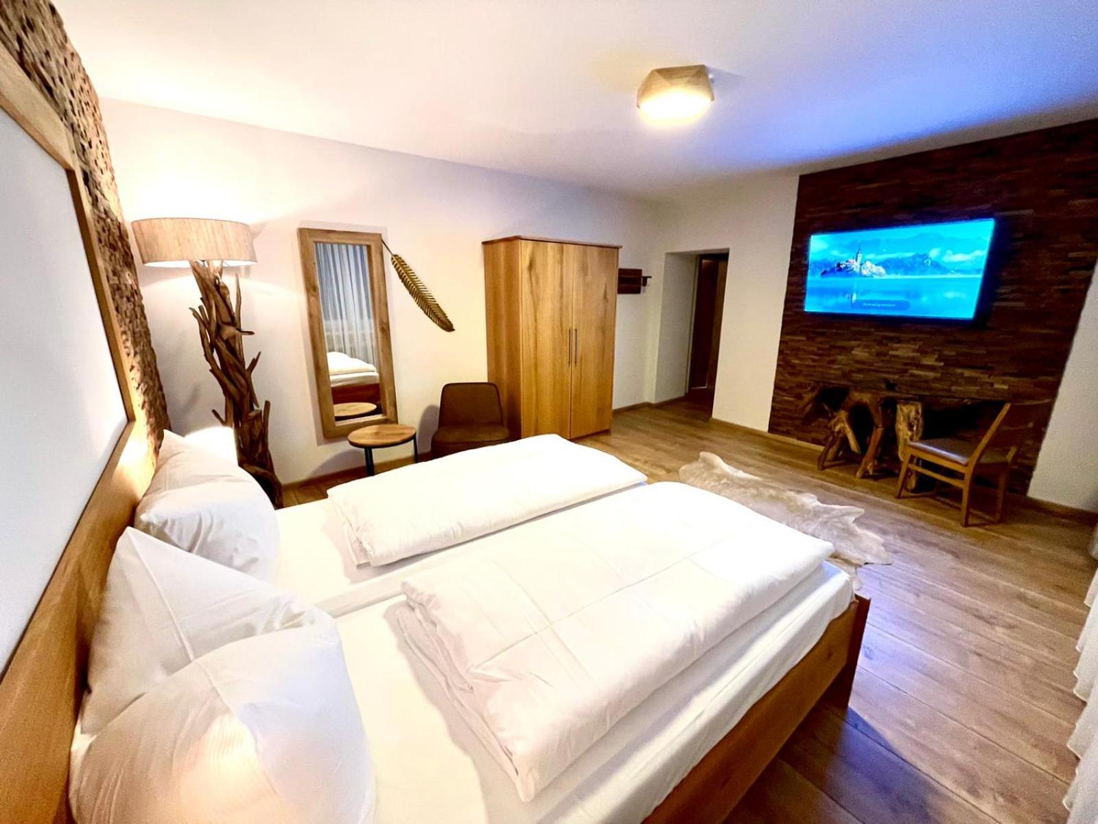 Deluxe Double Room with Balcony photo 2