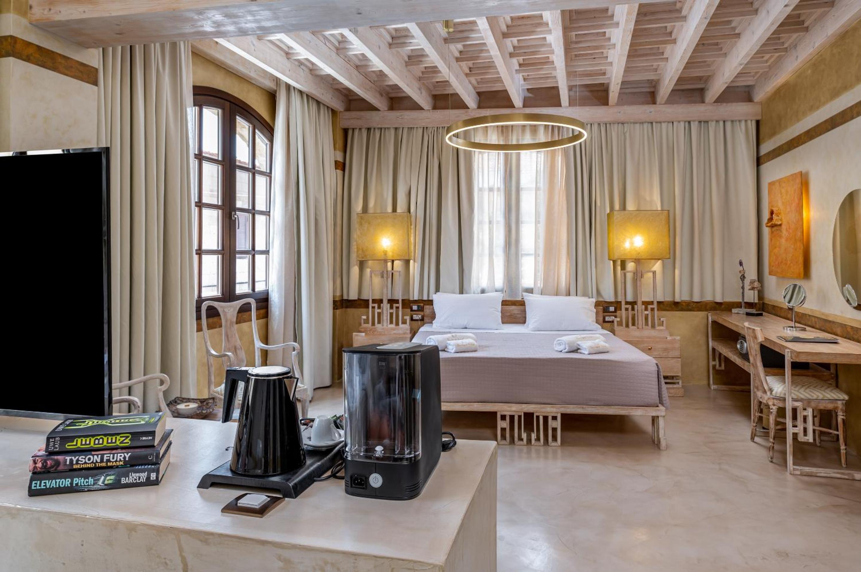 Executive Suite Rhodes with Hot Tub - Photo 15