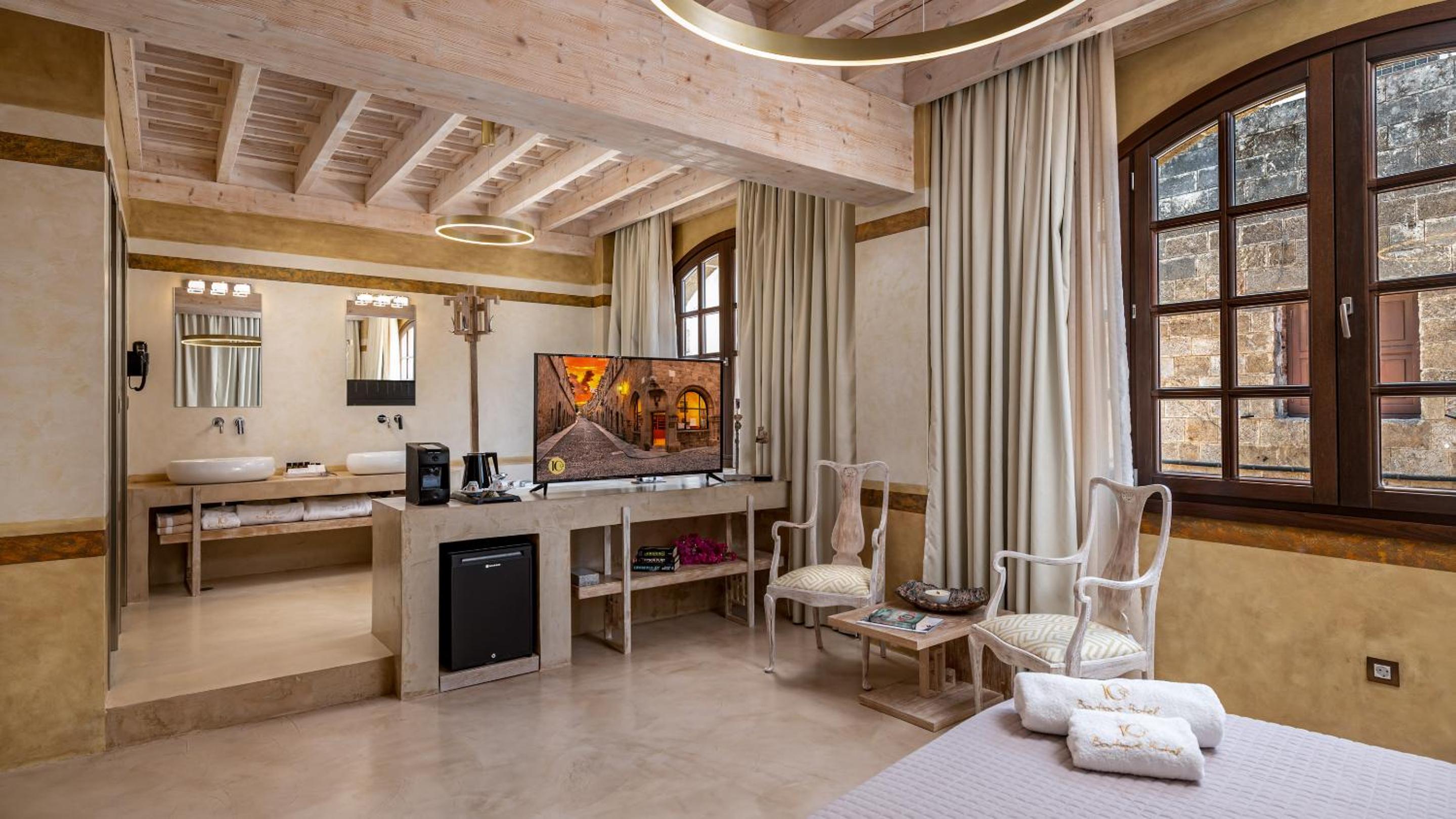 Executive Suite Rhodes with Hot Tub - Photo 8