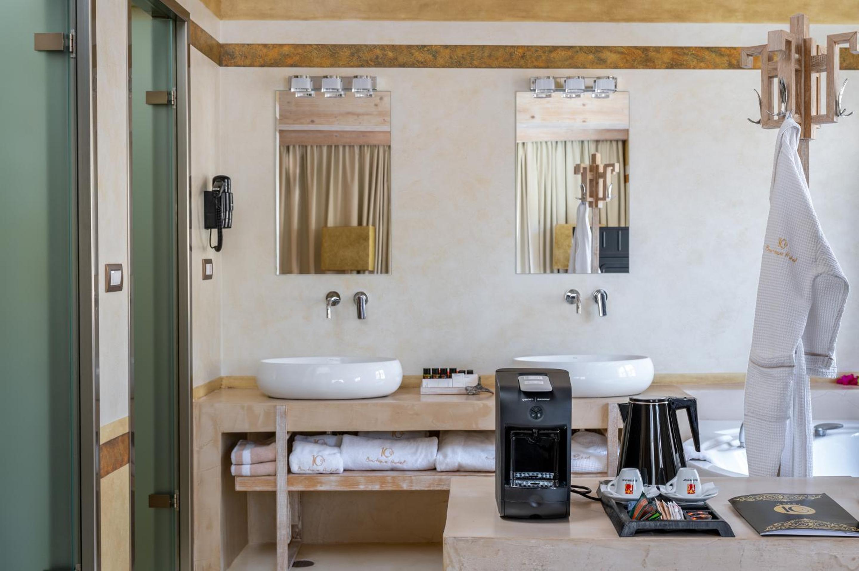 Executive Suite Rhodes with Hot Tub - Photo 3