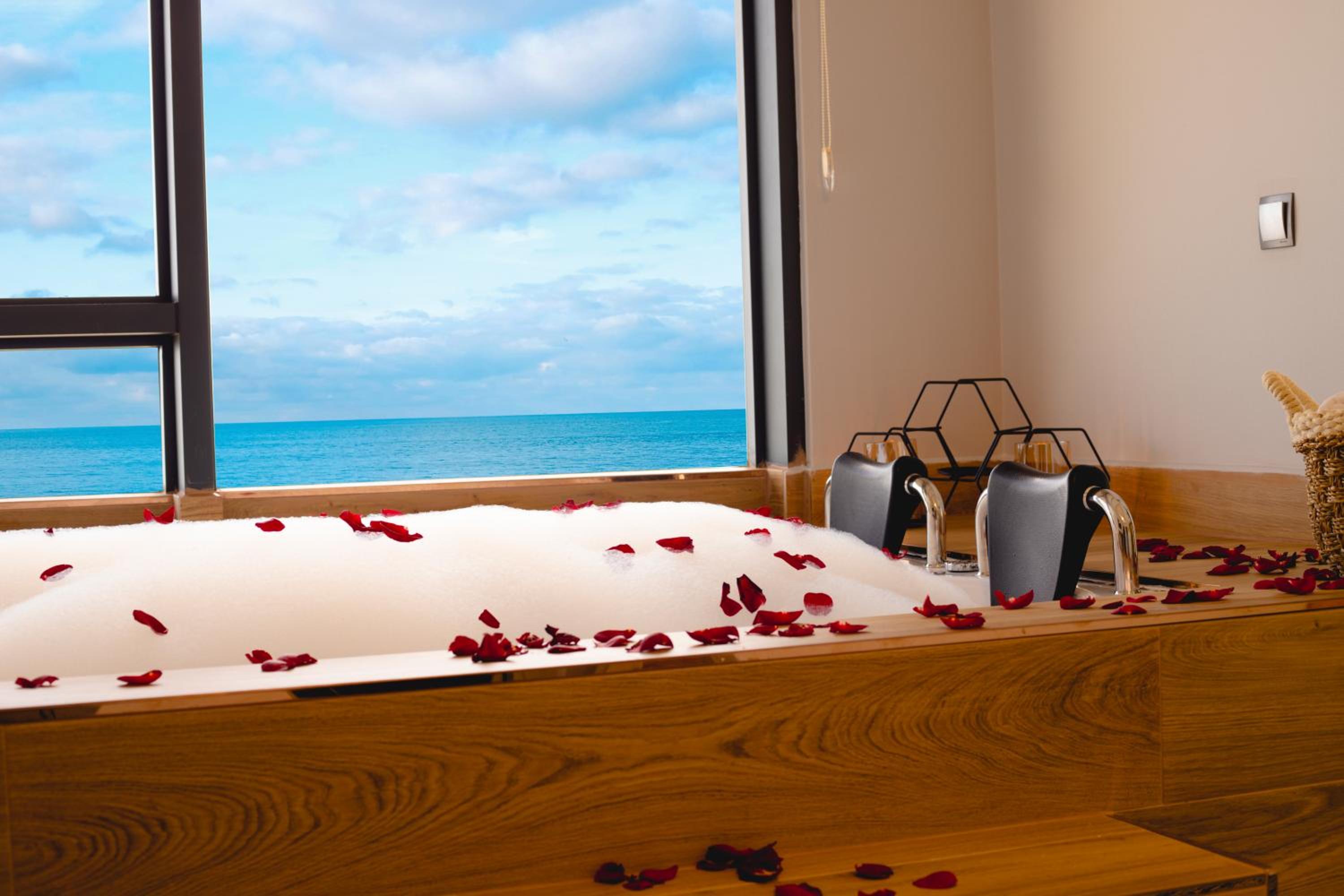Black Sea Suite with Spa Bath photo 3