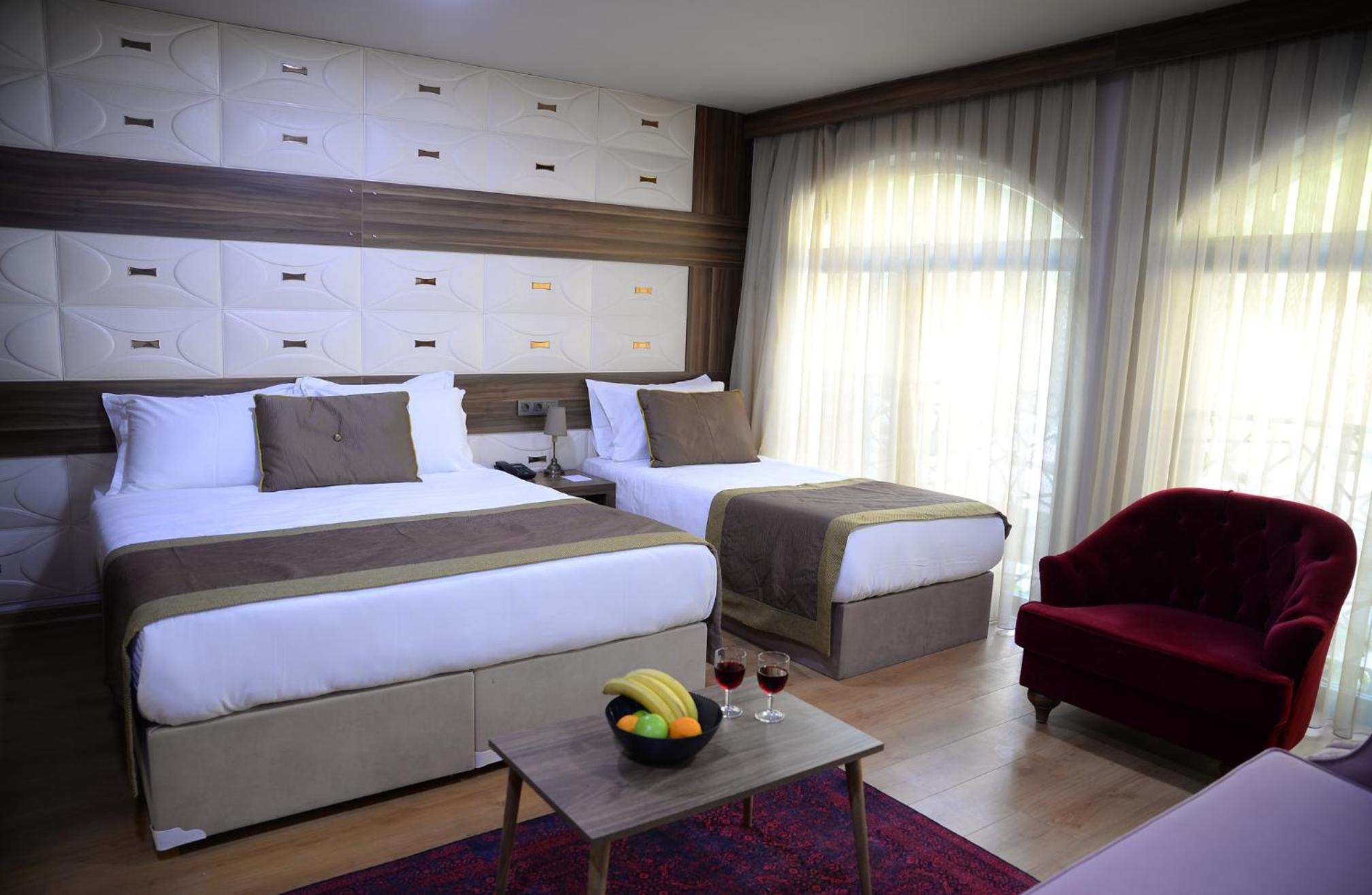 Superior Triple Room photo 2