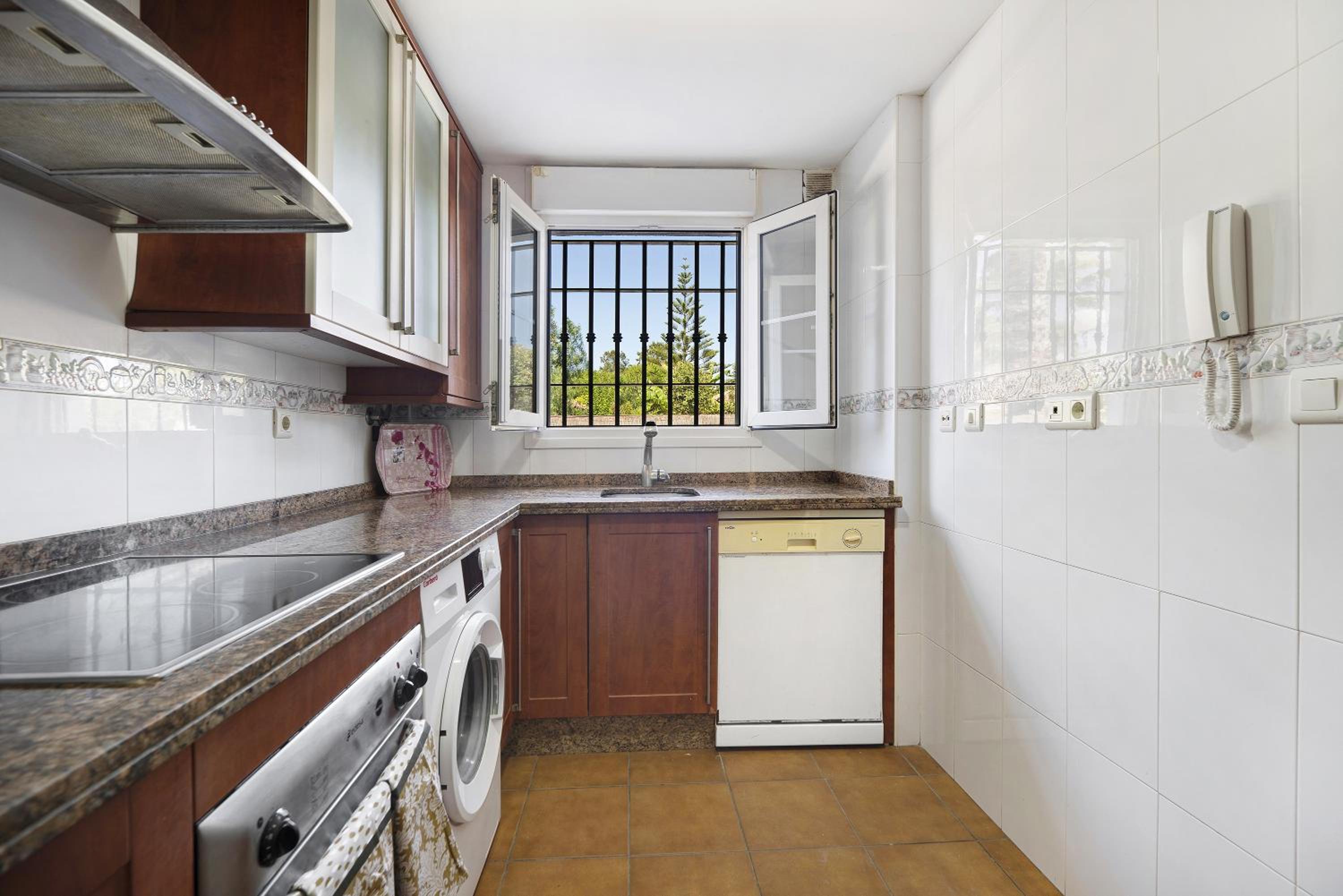 Two-Bedroom House photo 2