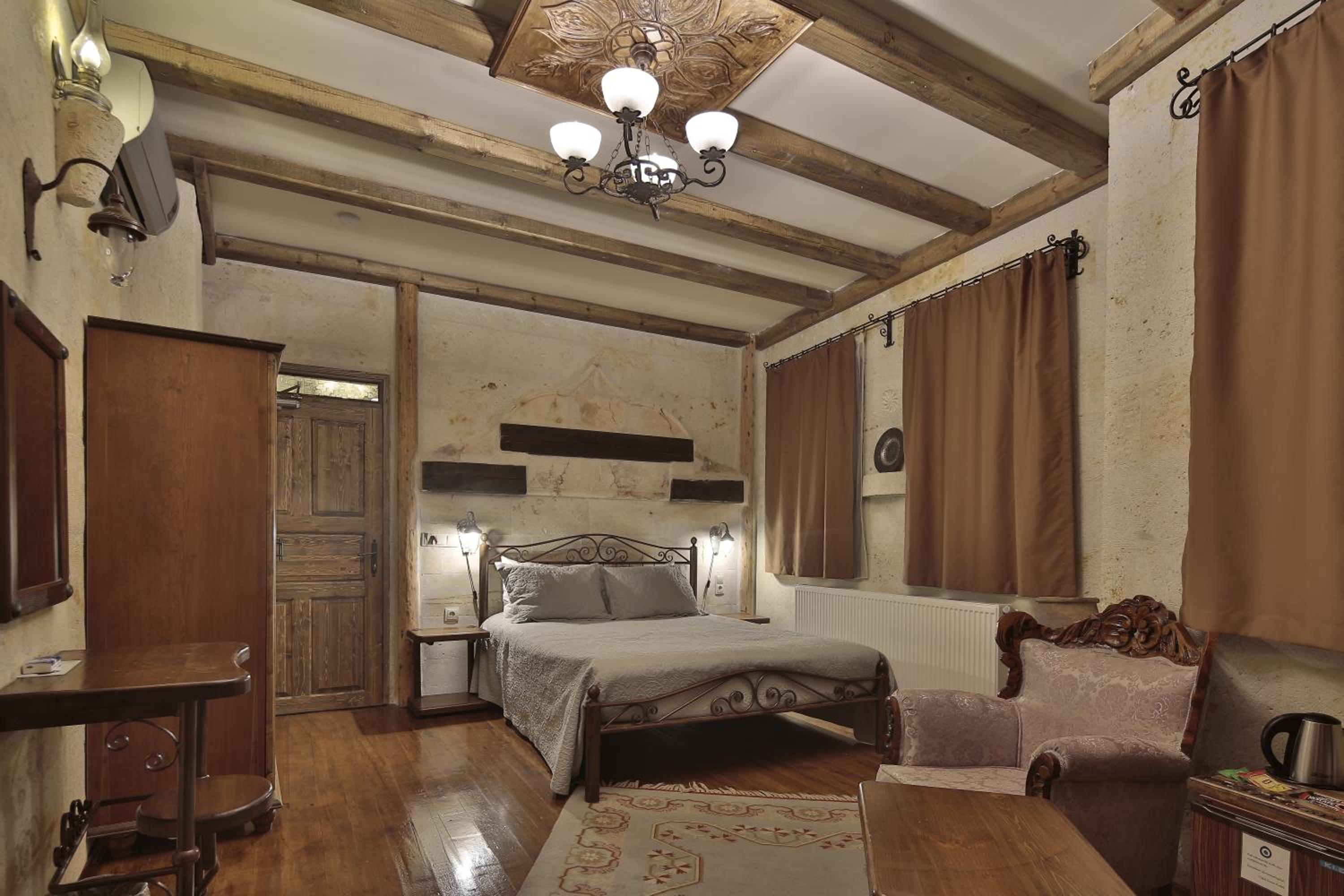 Deluxe Double Room with Balcony photo 2