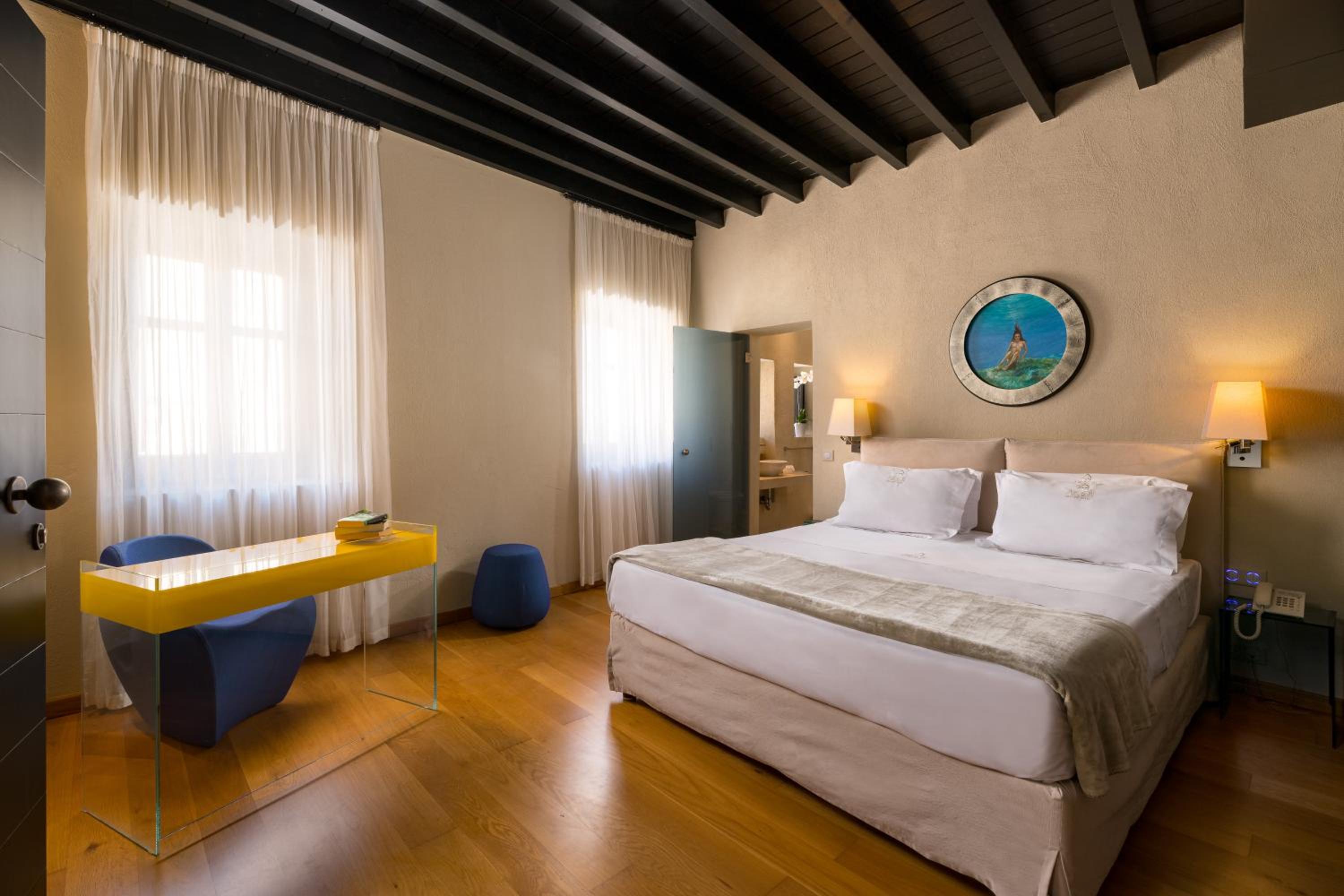Junior Suite with Body Shower Jets - Orpheus