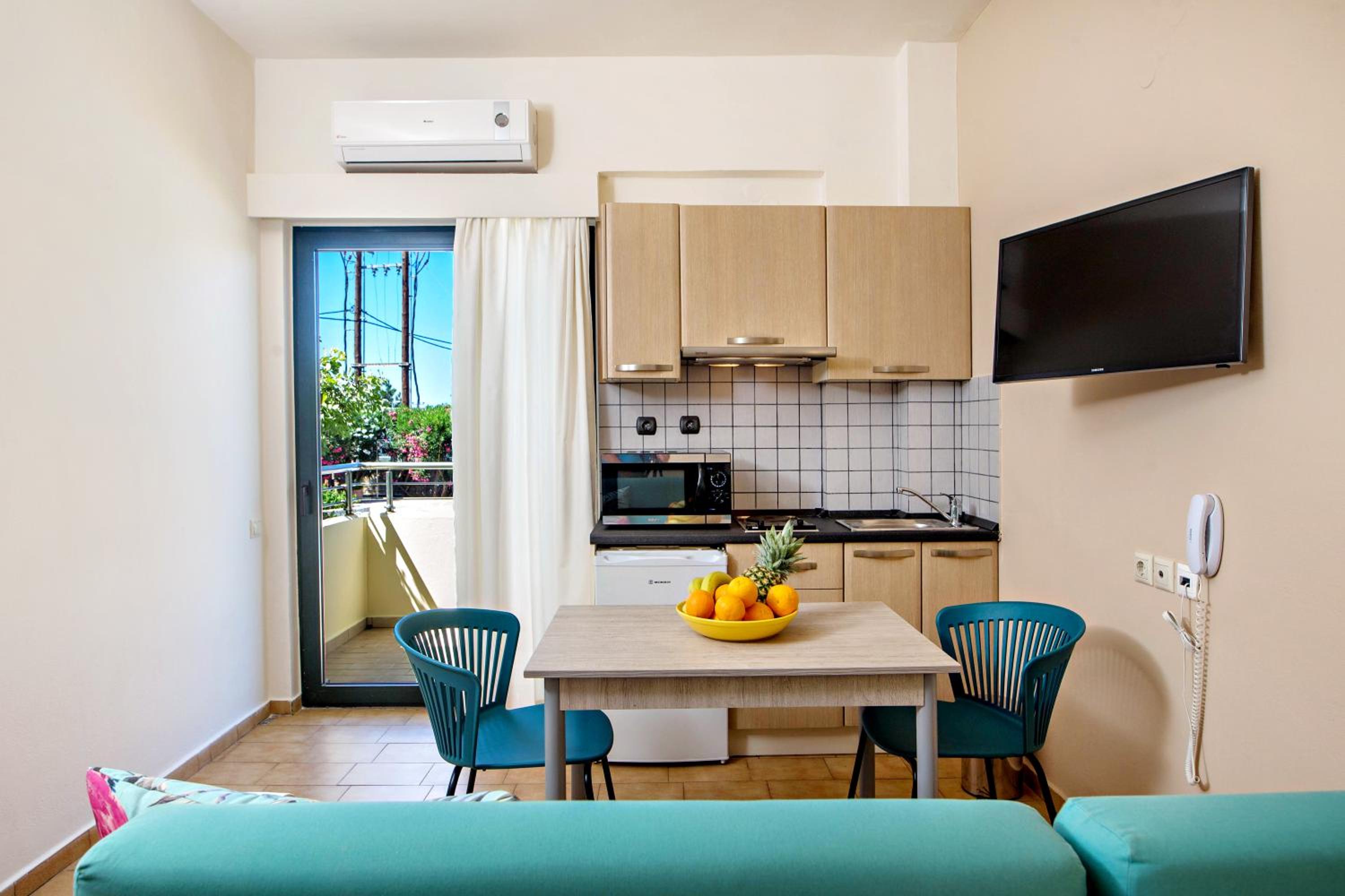 One-Bedroom Apartment photo 2