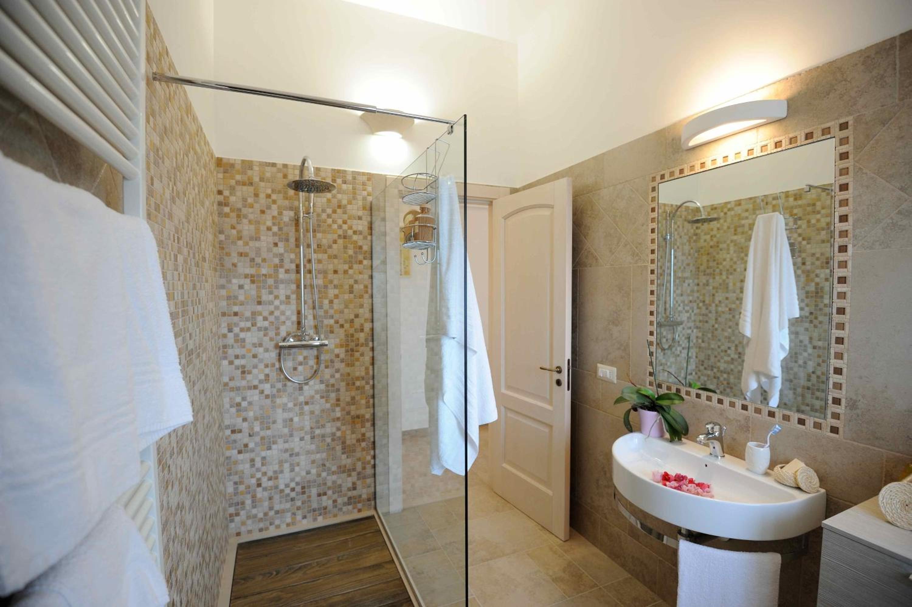 One-Bedroom Apartment with Balcony photo 3