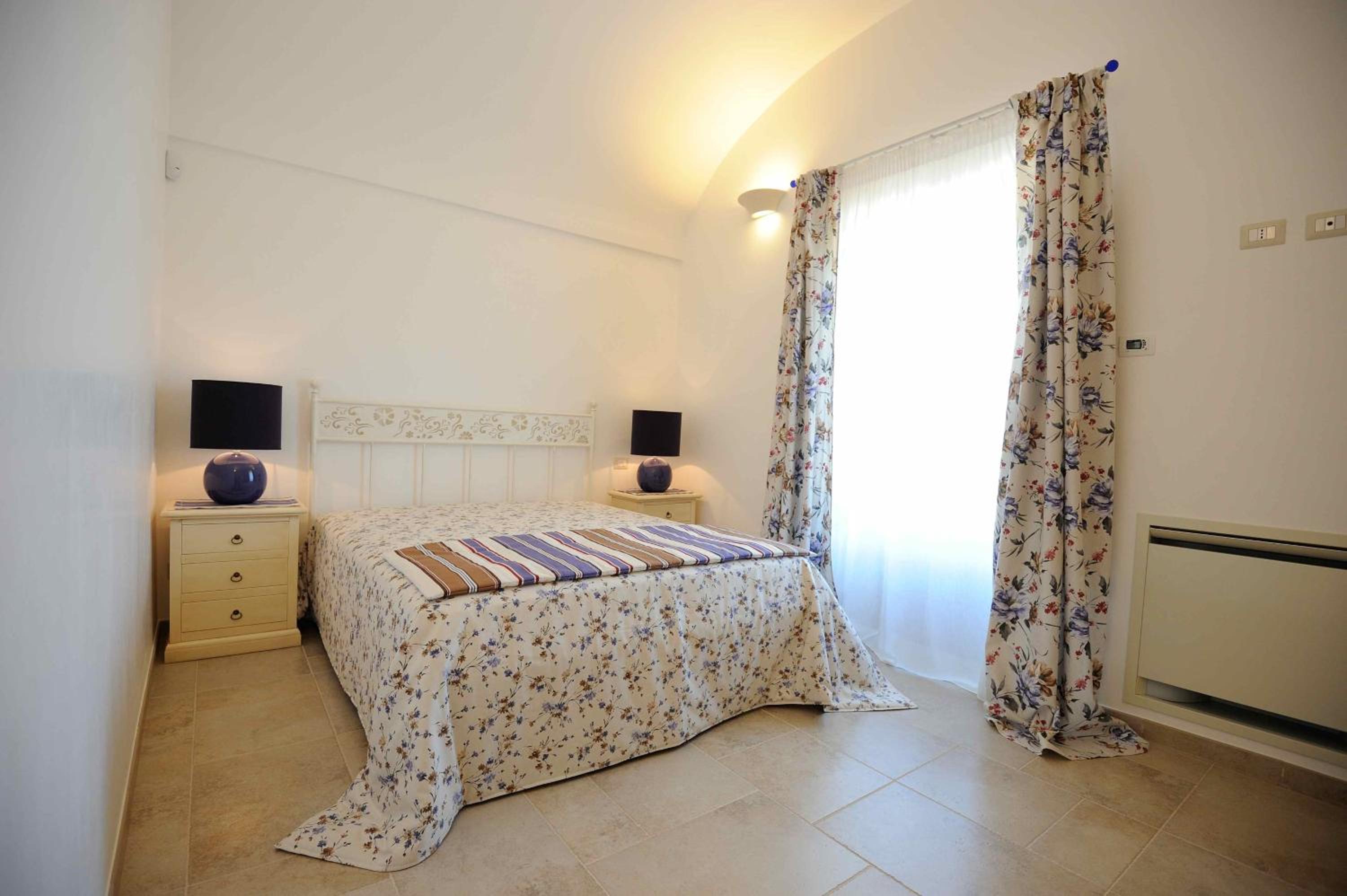 One-Bedroom Apartment with Balcony