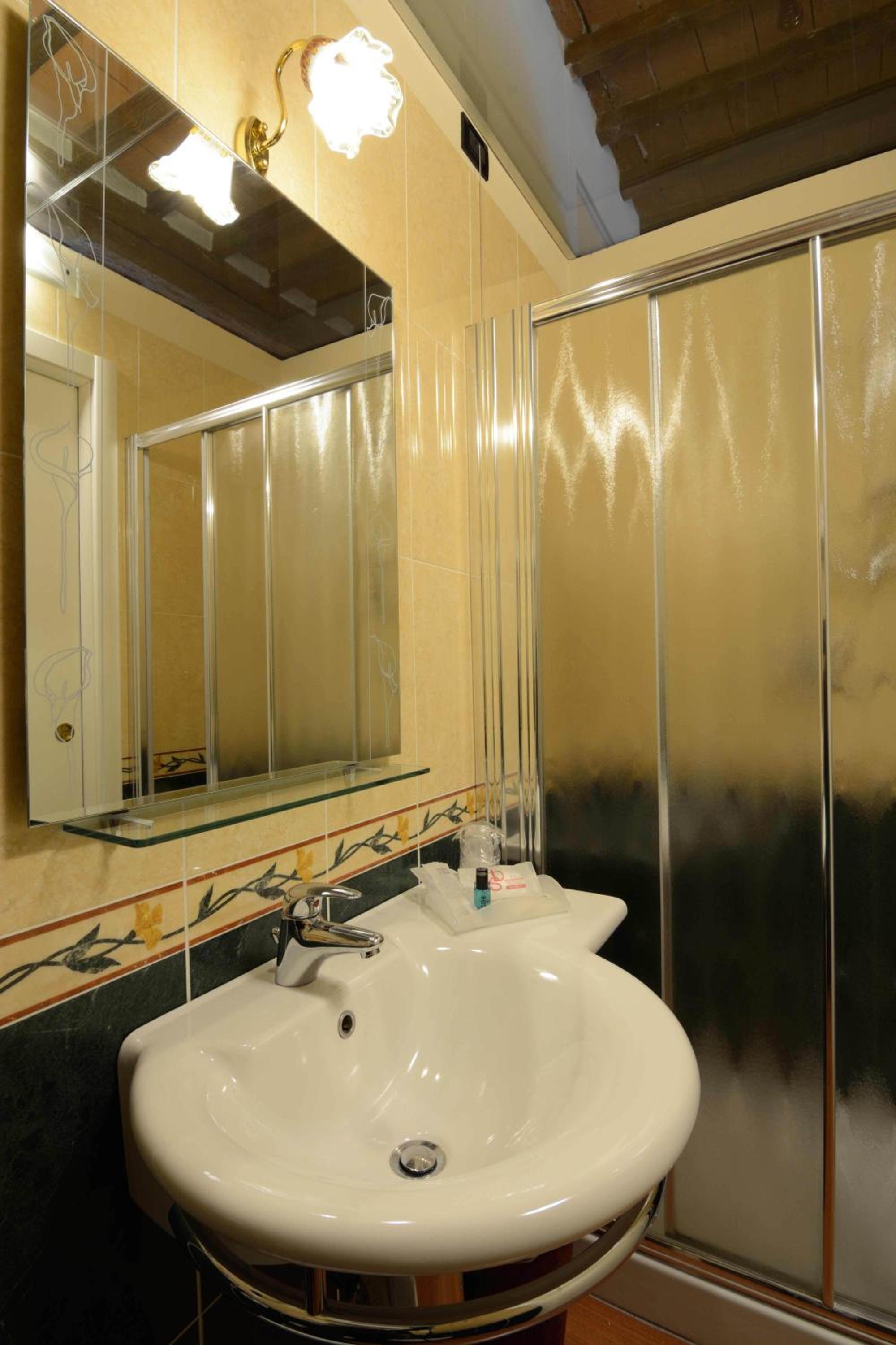 Deluxe Triple Room - Photo 2