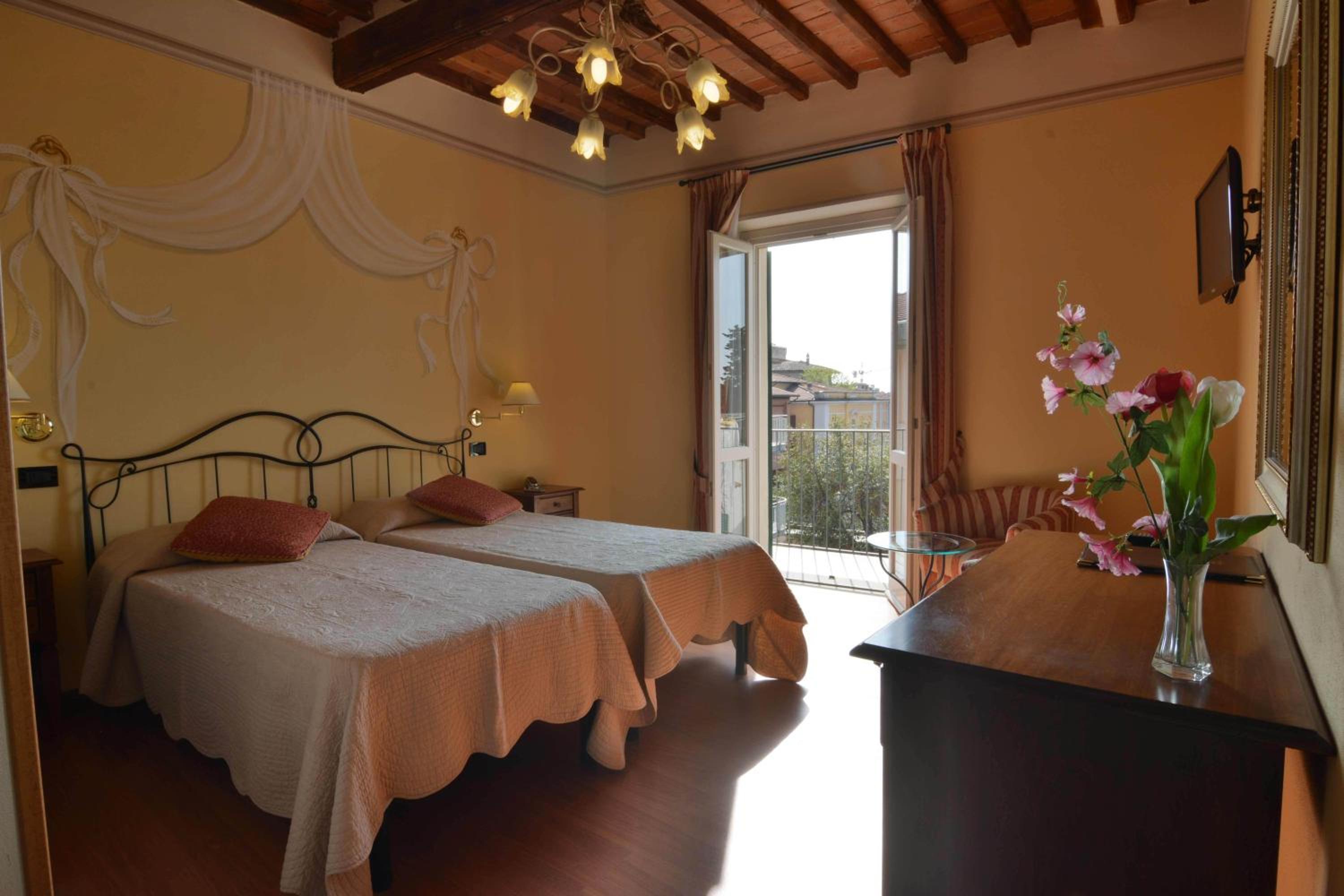 Deluxe Double Room - Photo 10