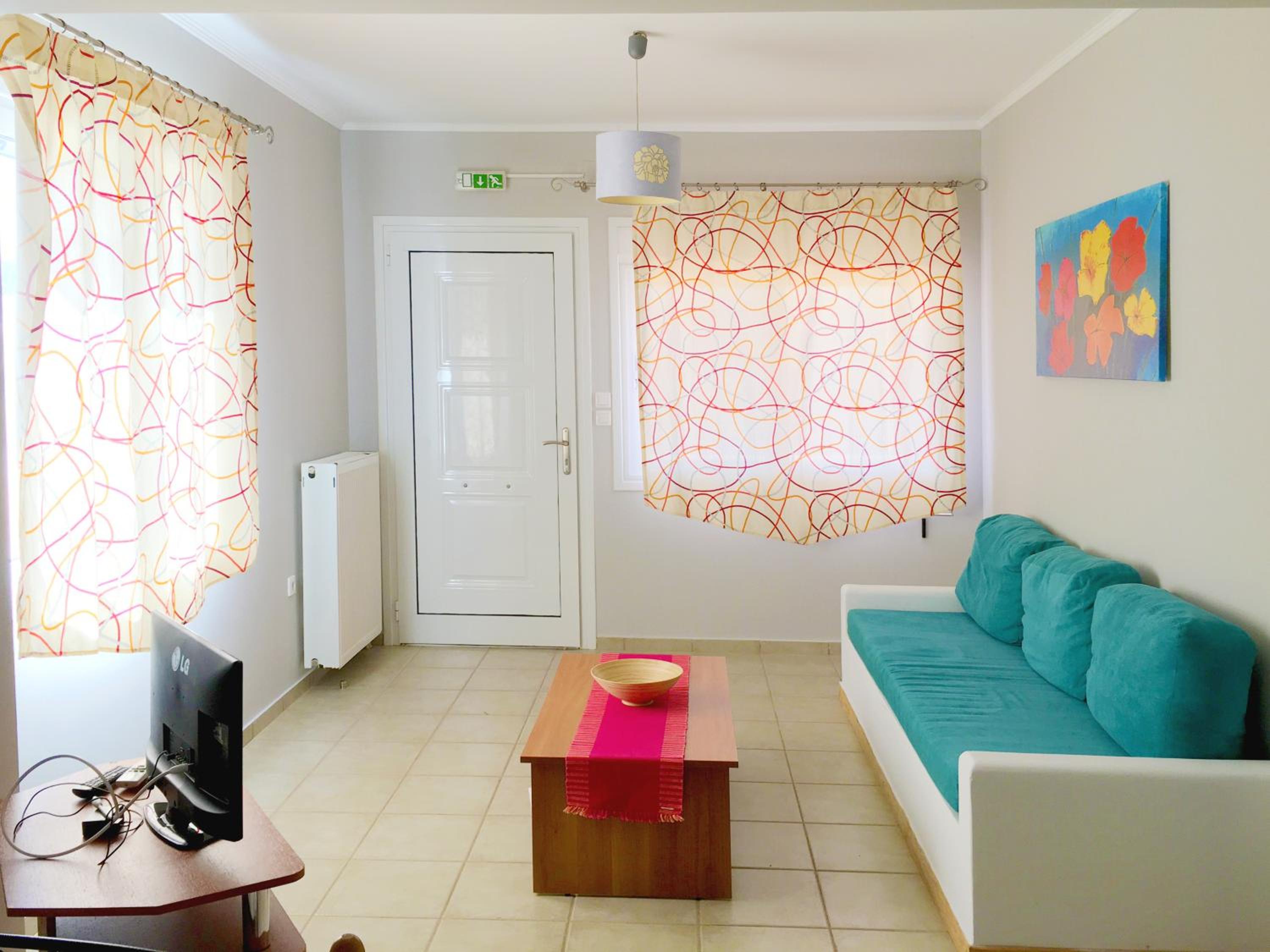 One-Bedroom Apartment photo 1