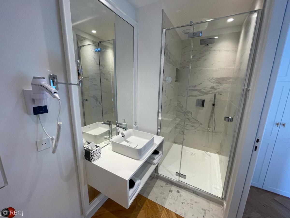 Double Room with Sea View - Photo 2