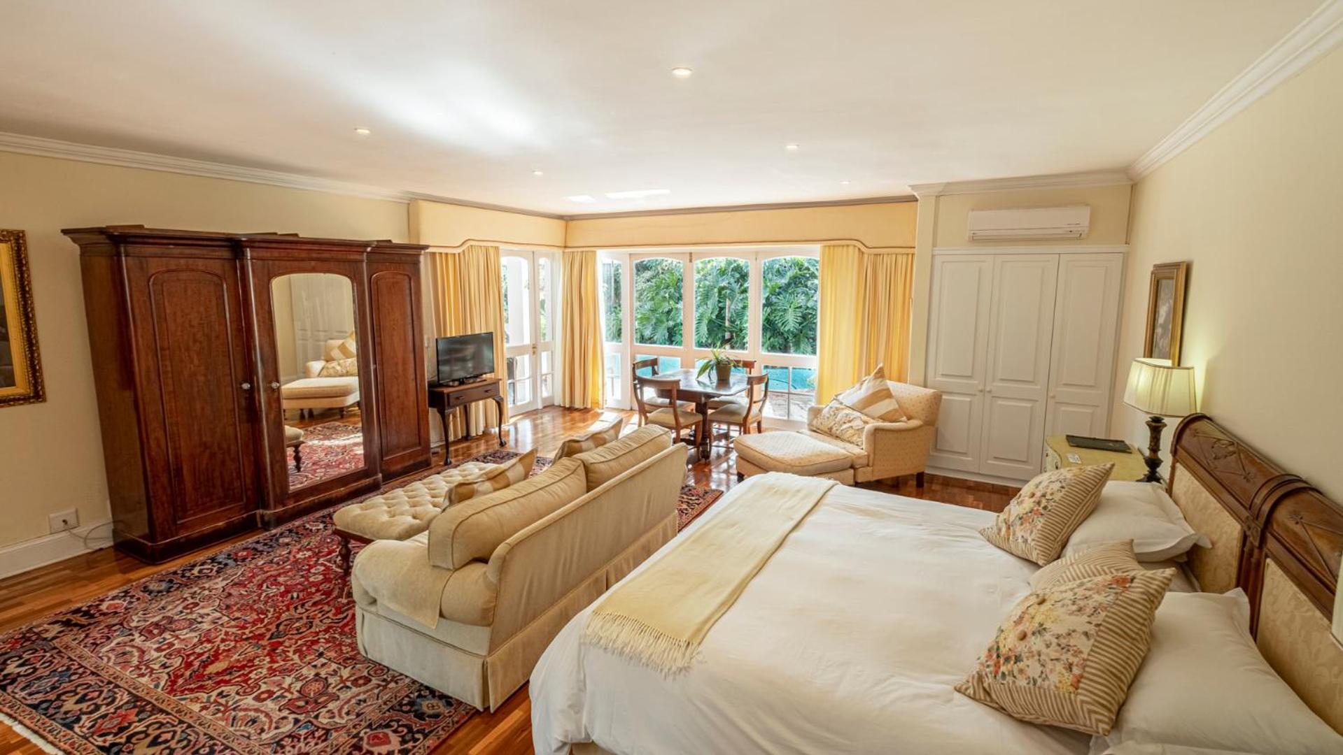 Executive Honeymoon Suite