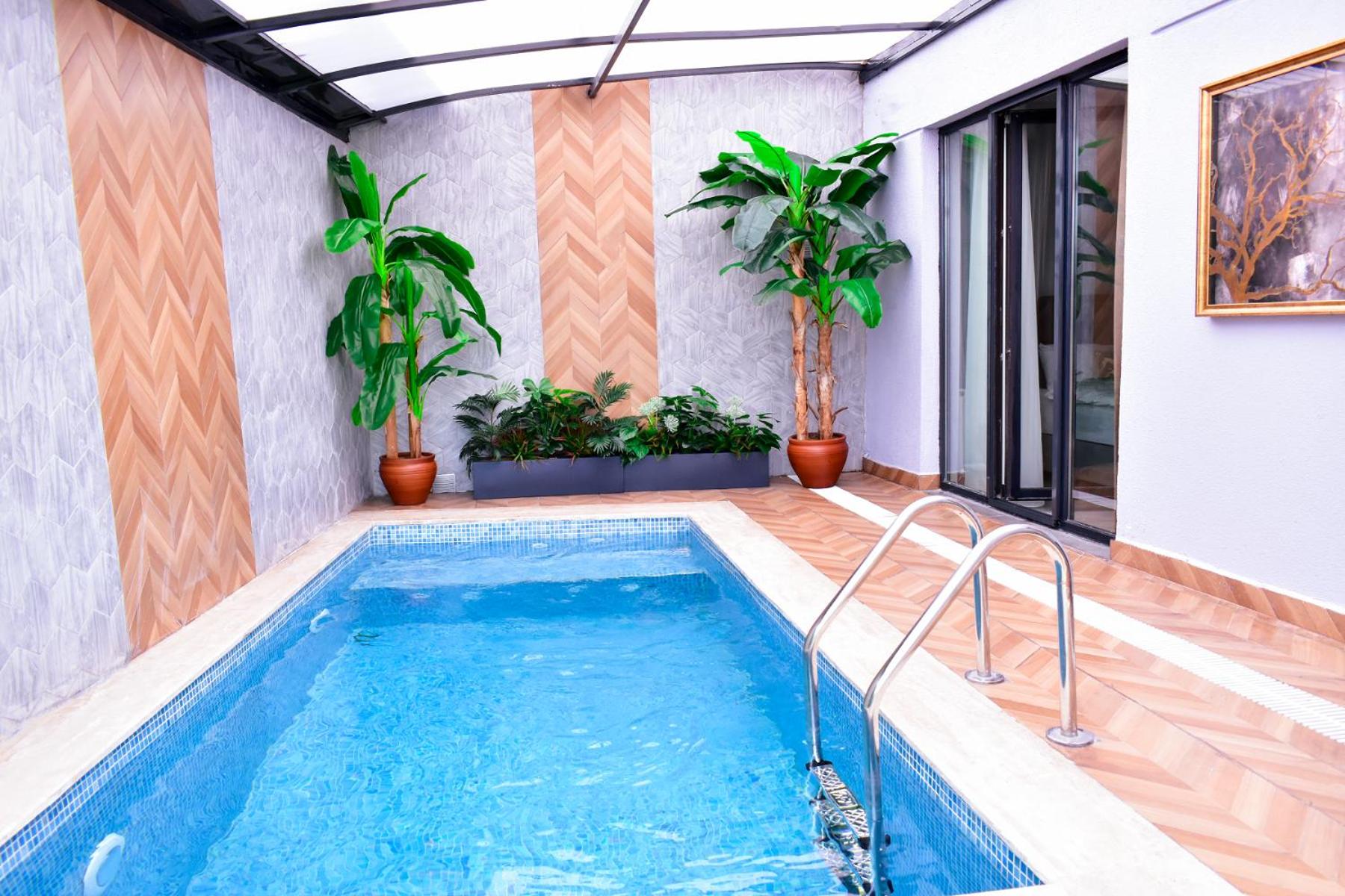 Suite with Private Pool - Photo 1