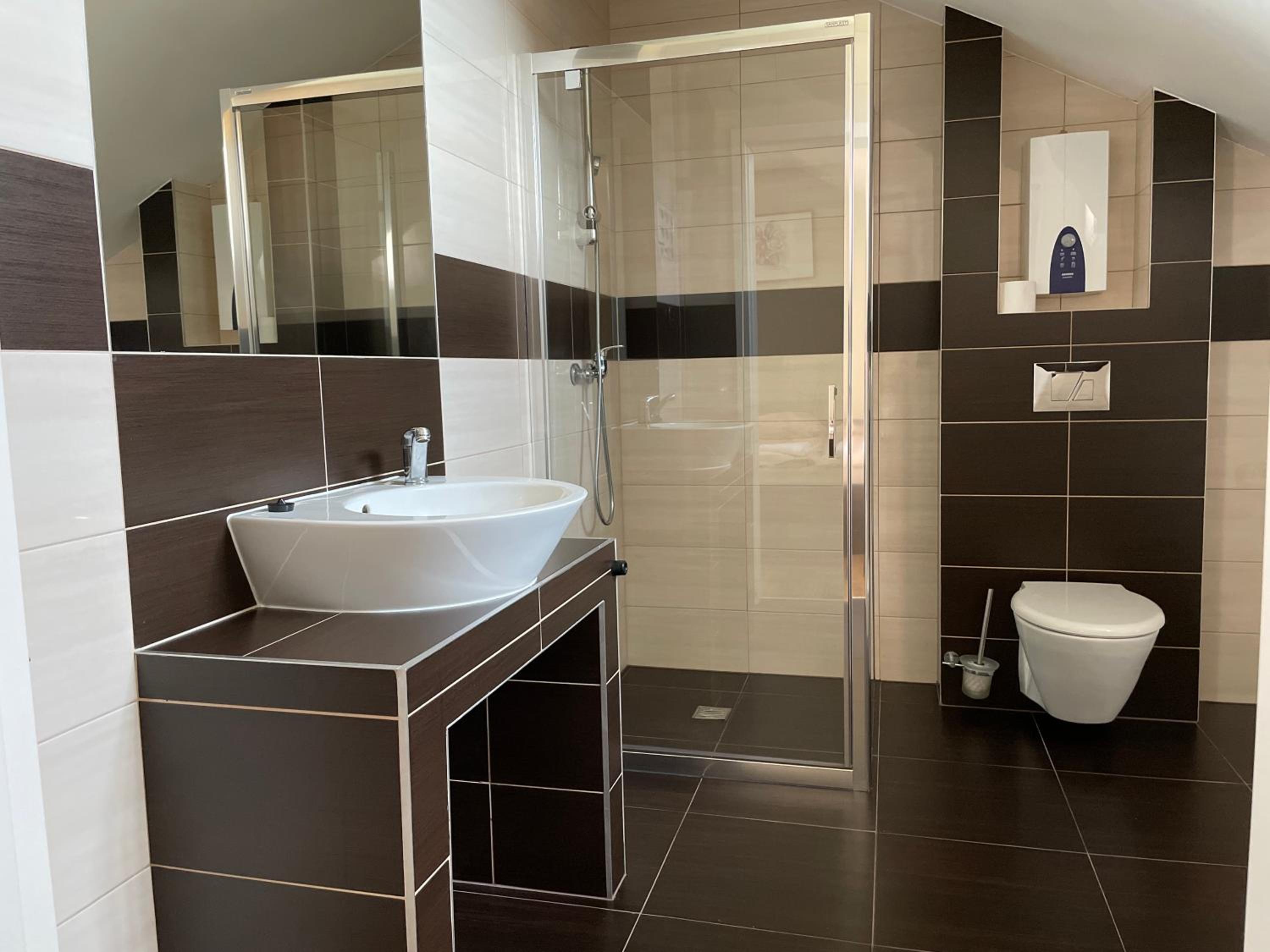 Quadruple Room with Private Bathroom - Photo 7
