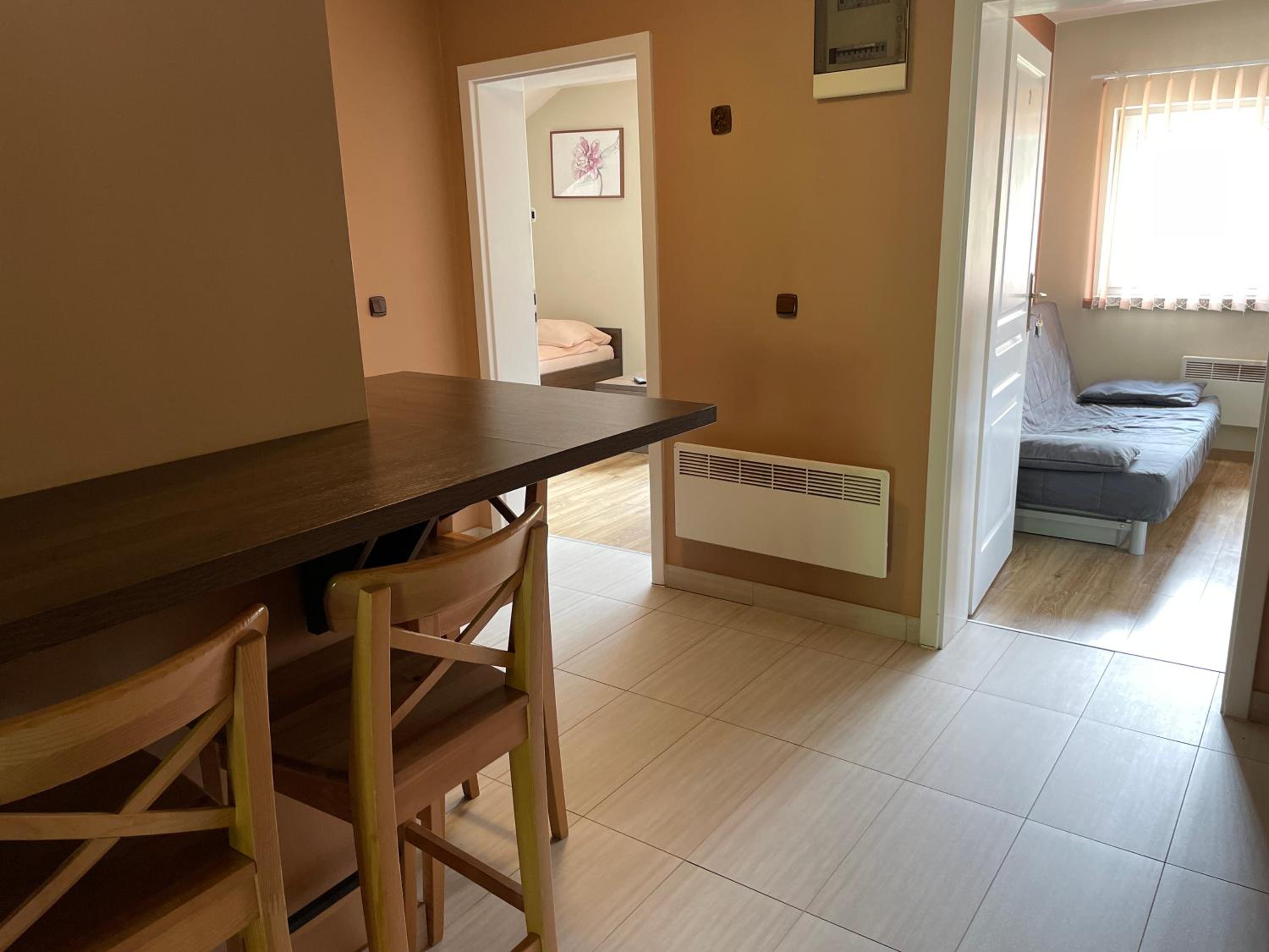 Quadruple Room with Private Bathroom - Photo 8