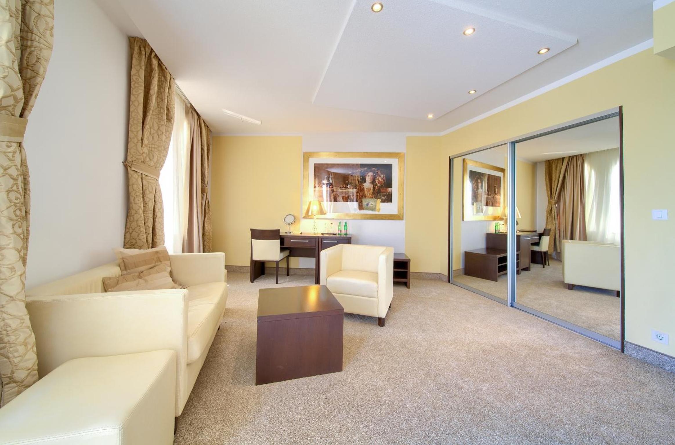 Deluxe Suite with Sea View photo 3