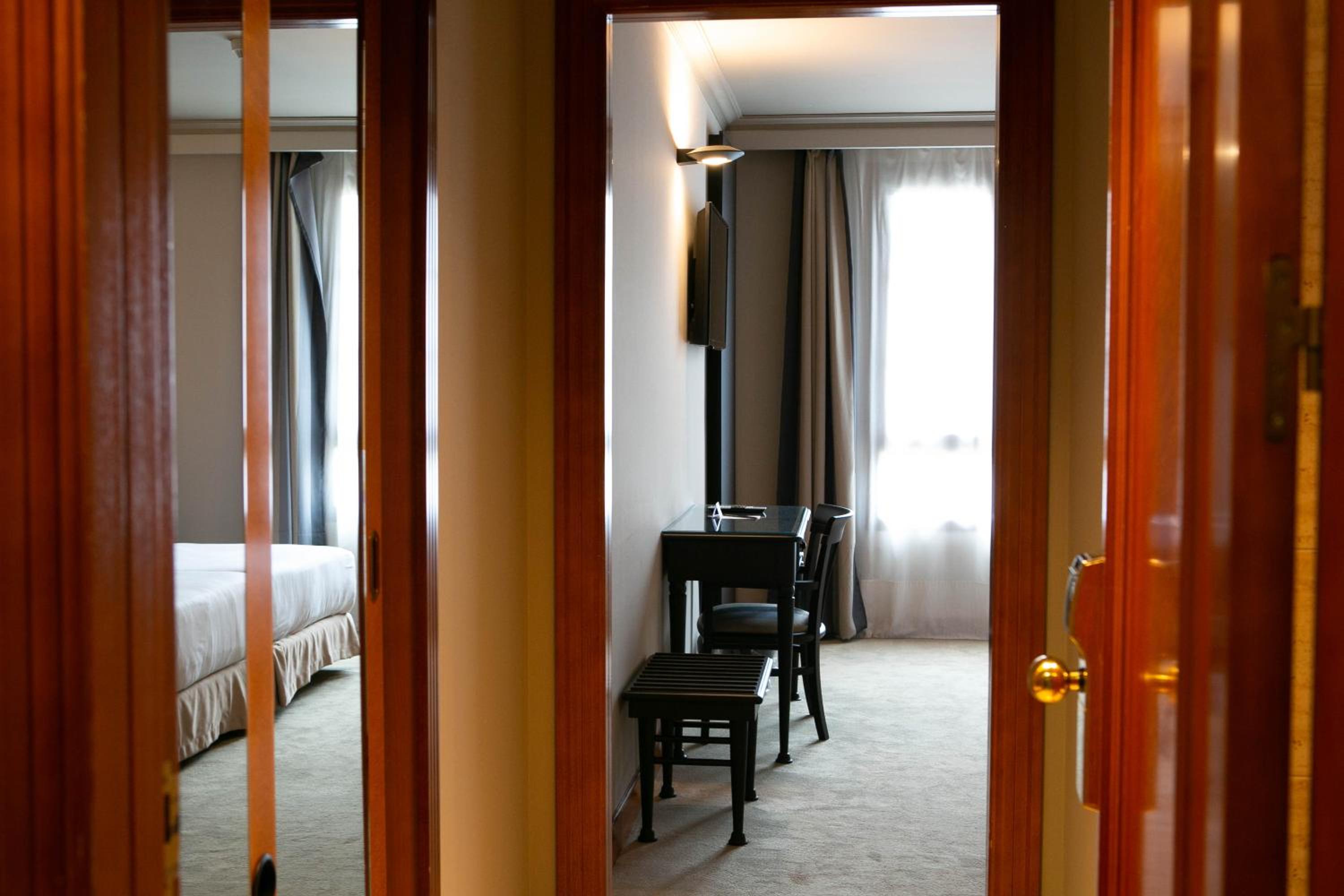 Twin Room - Photo 2