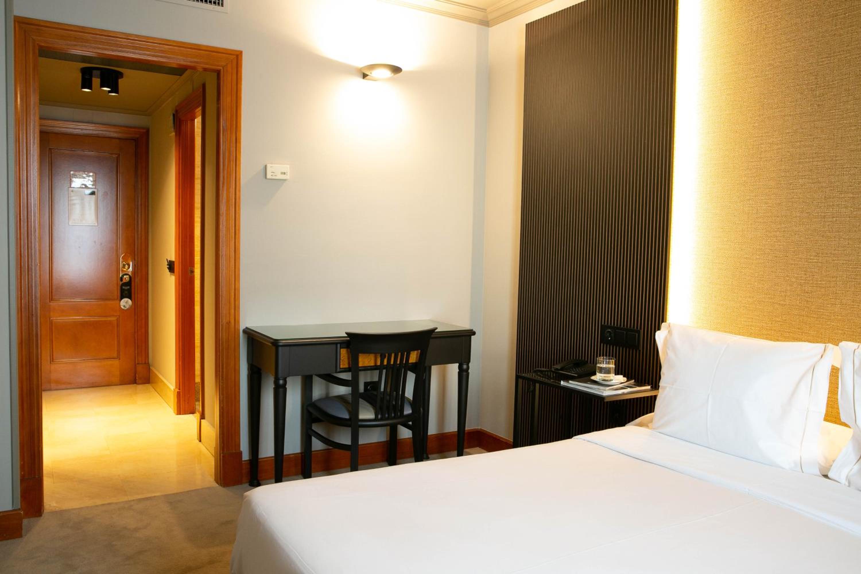 Double Room - Photo 2