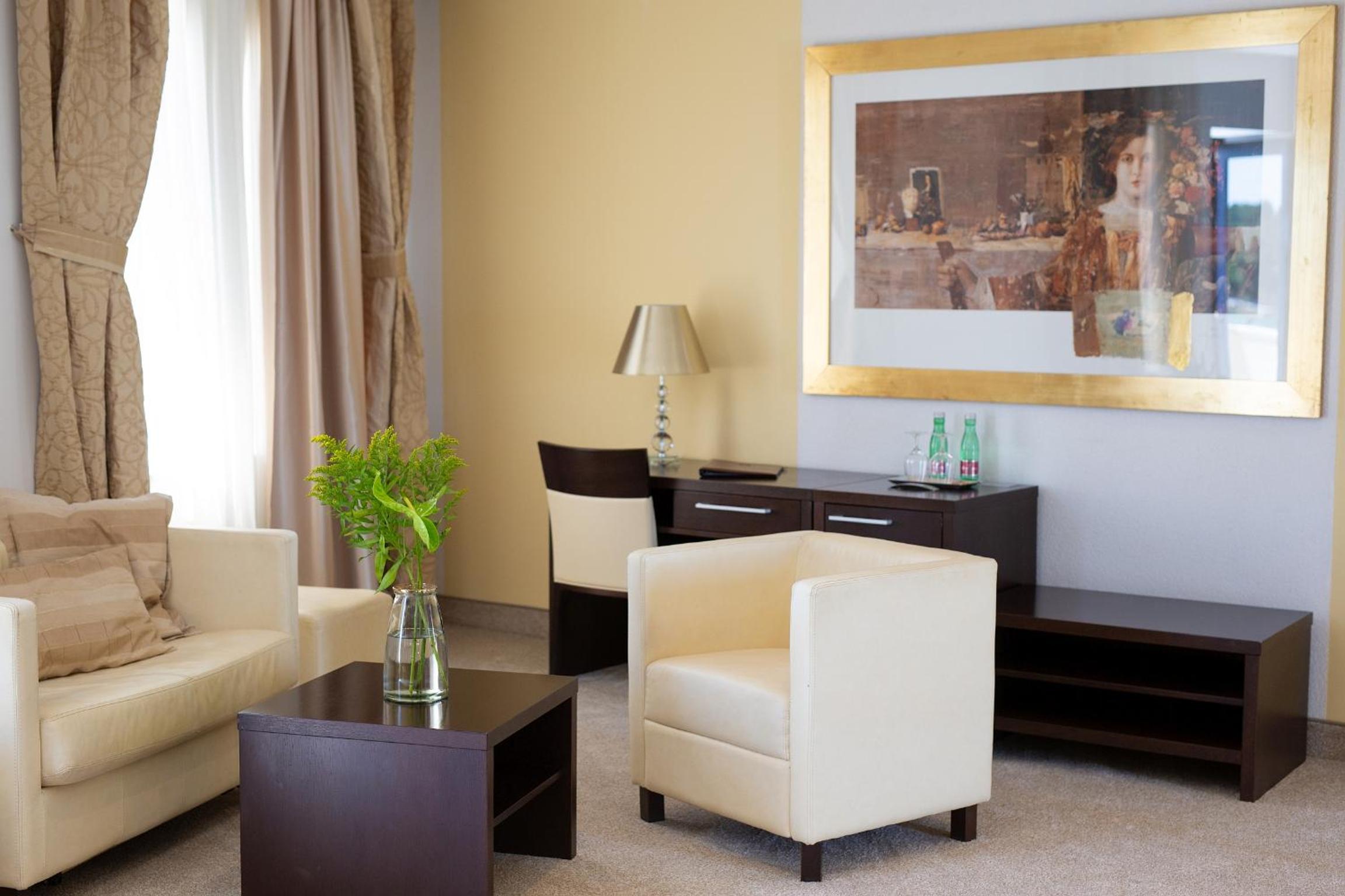 Deluxe Suite with Sea View photo 2