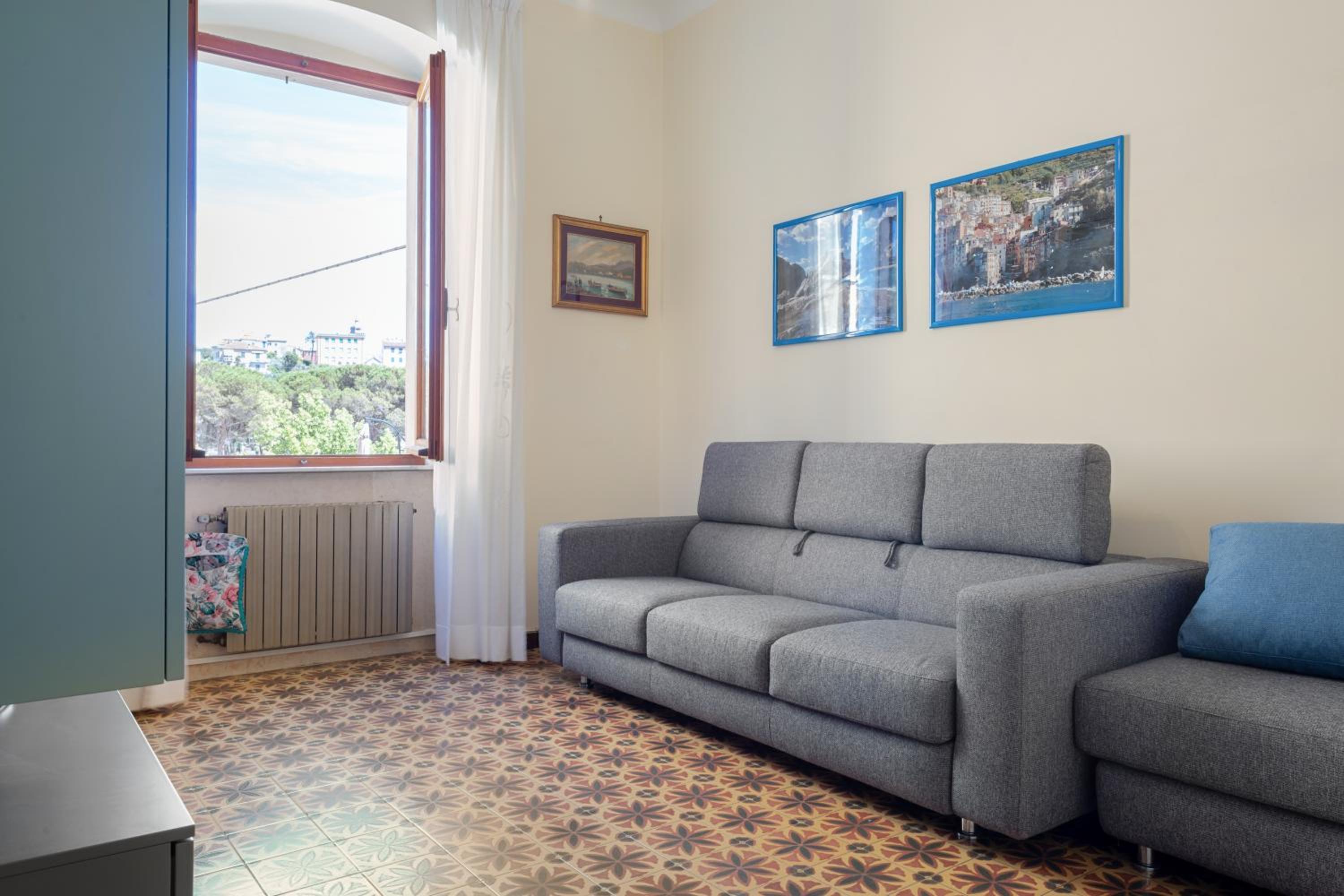 One-Bedroom Apartment
