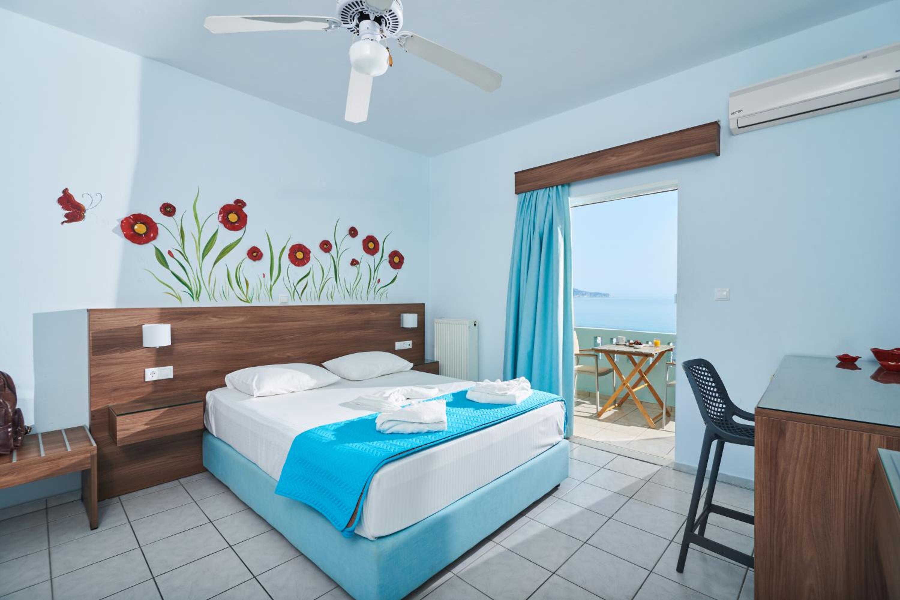 Superior Double Room Sea Front photo 3