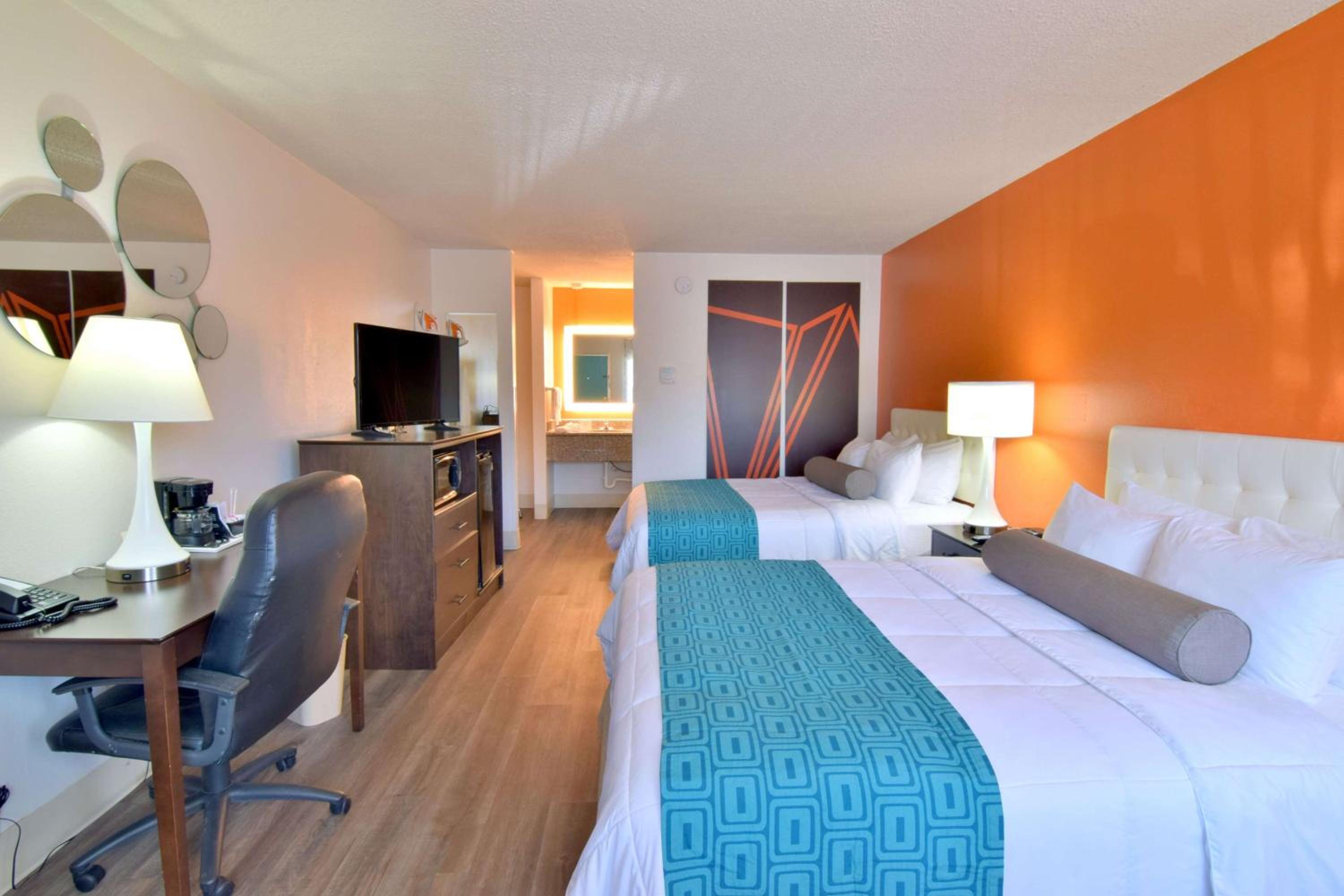 Double Room with Two Double Beds - Smoking - Photo 1